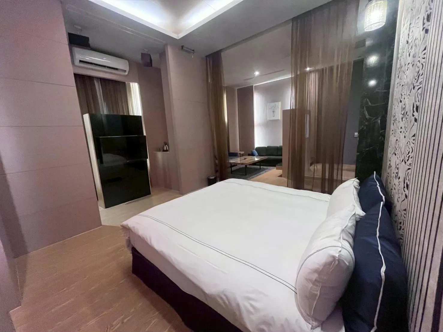 Bed in Her Home Spa Motel Chiayi
