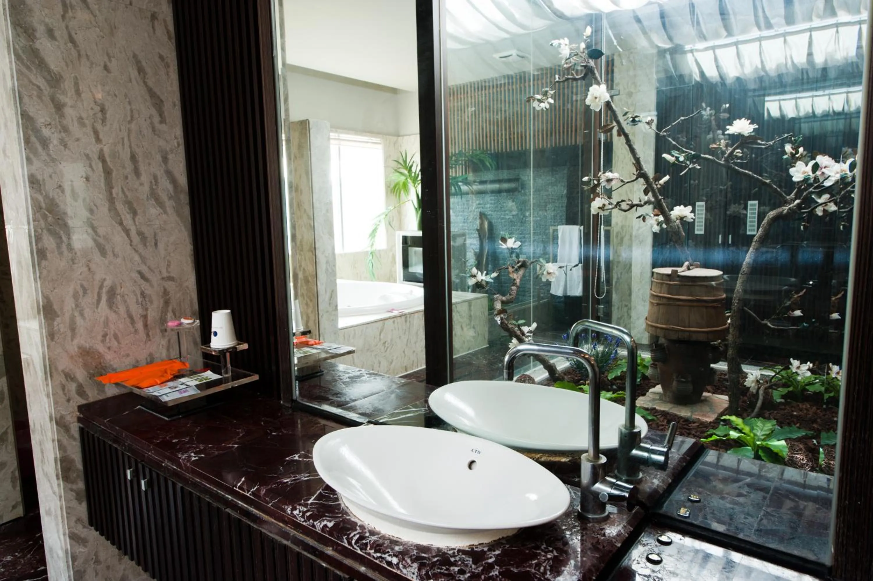 Her Home Spa Motel Chiayi