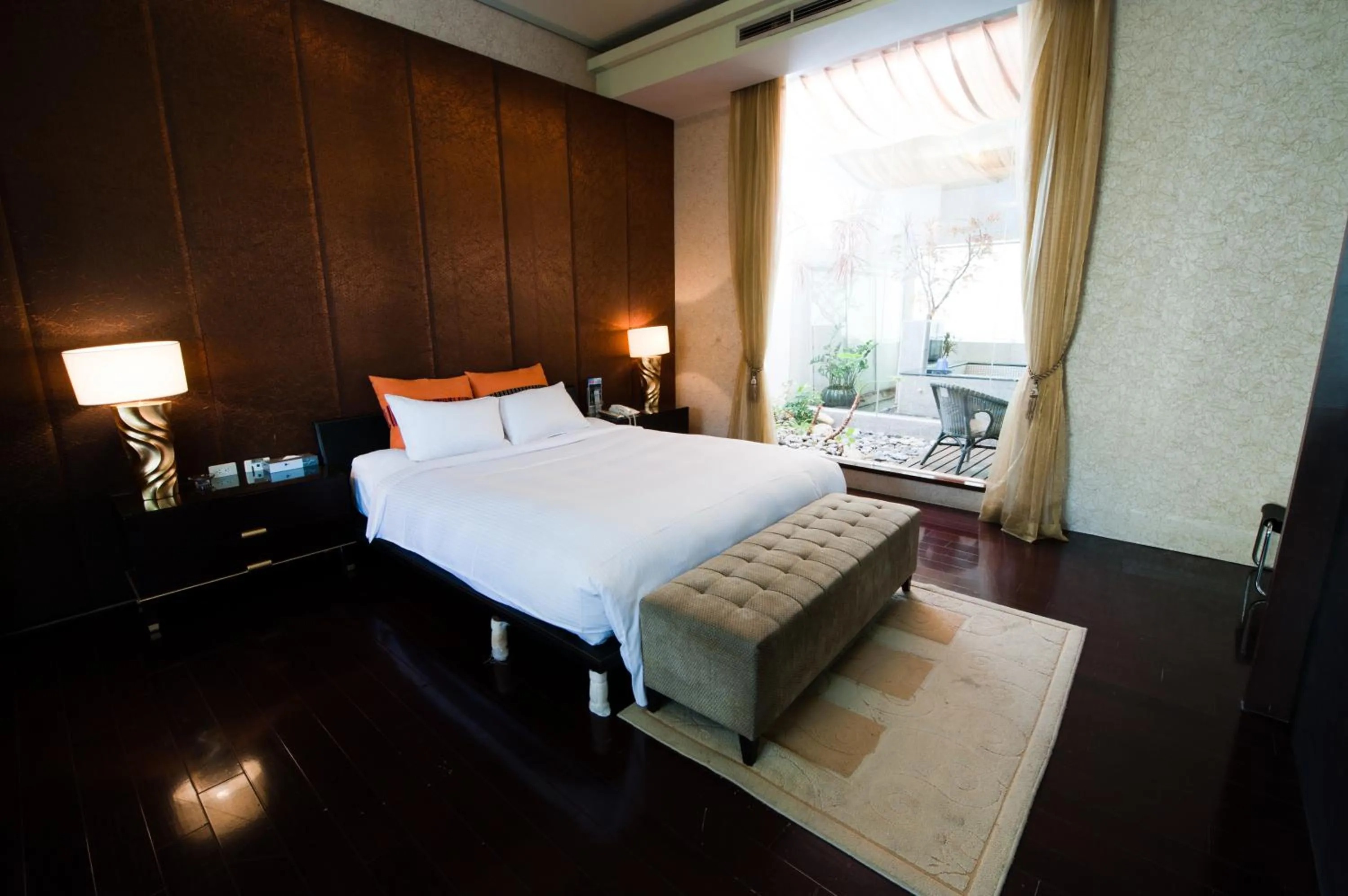 Bed in Her Home Spa Motel Chiayi