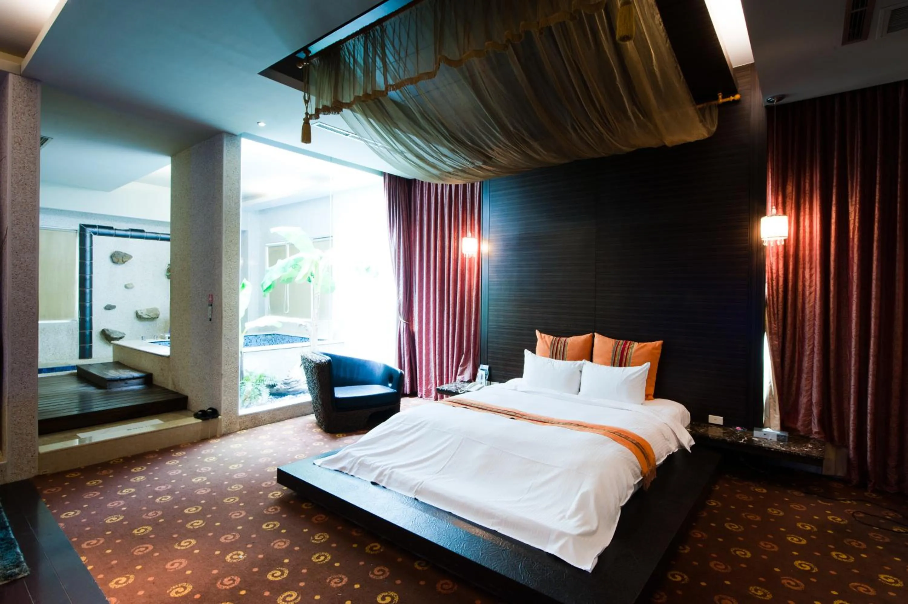 Bed in Her Home Spa Motel Chiayi