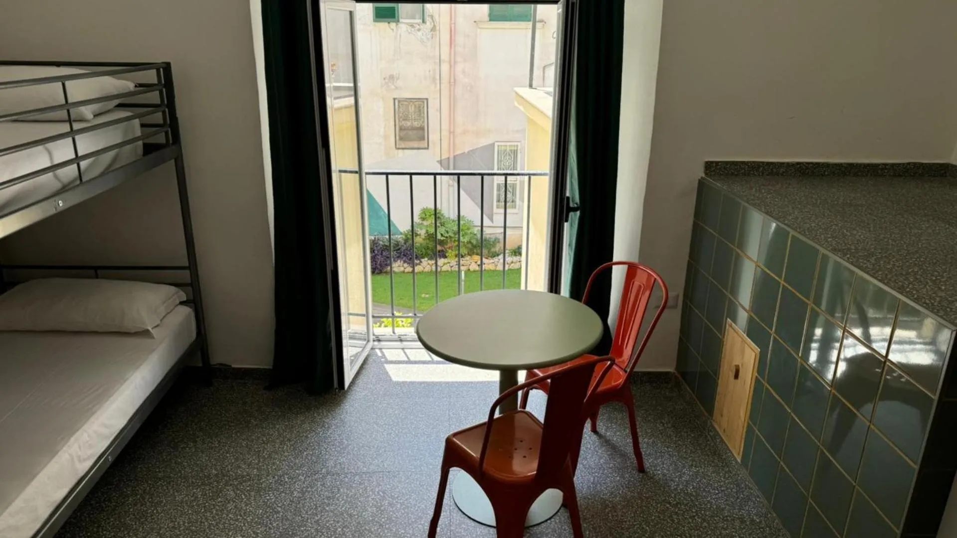 Bed in La Controra Hostel Naples