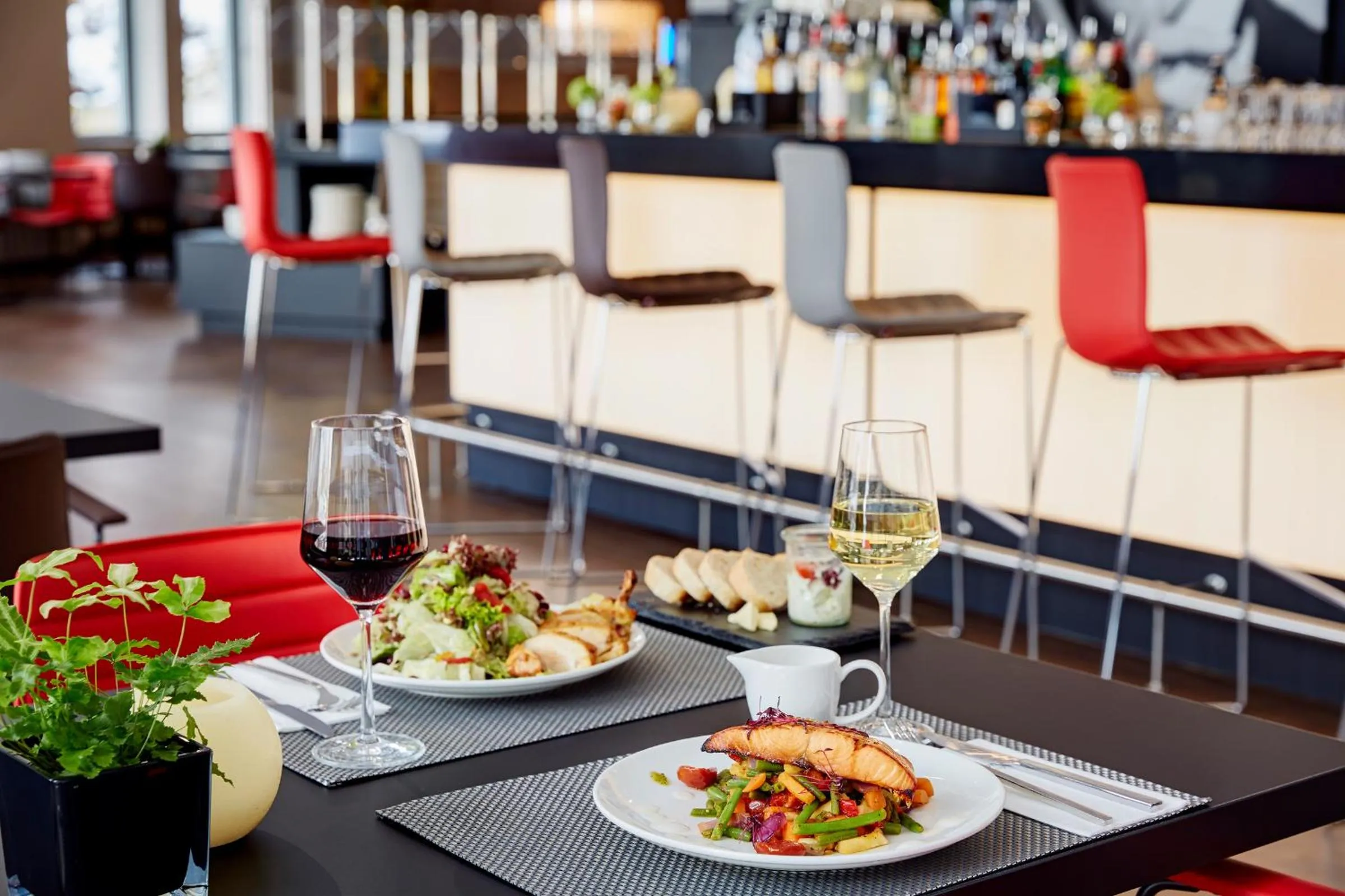 Restaurant/places to eat in LEGERE HOTEL Wiesbaden-Taunusstein