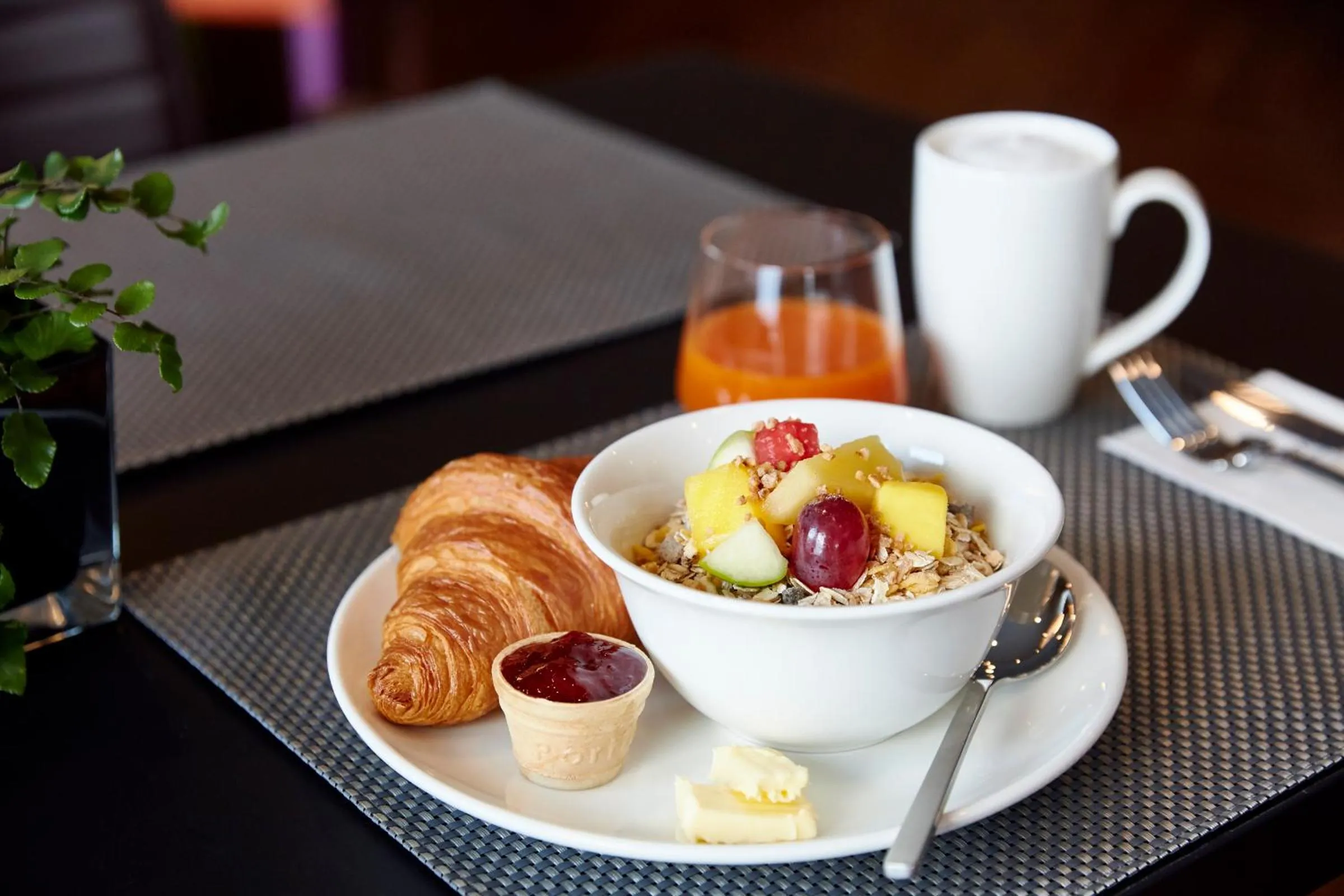 Food and drinks in LEGERE HOTEL Wiesbaden-Taunusstein