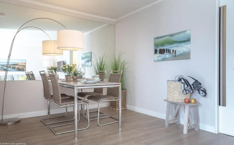 Kitchen or kitchenette in Ocean Breeze _ App_ 4
