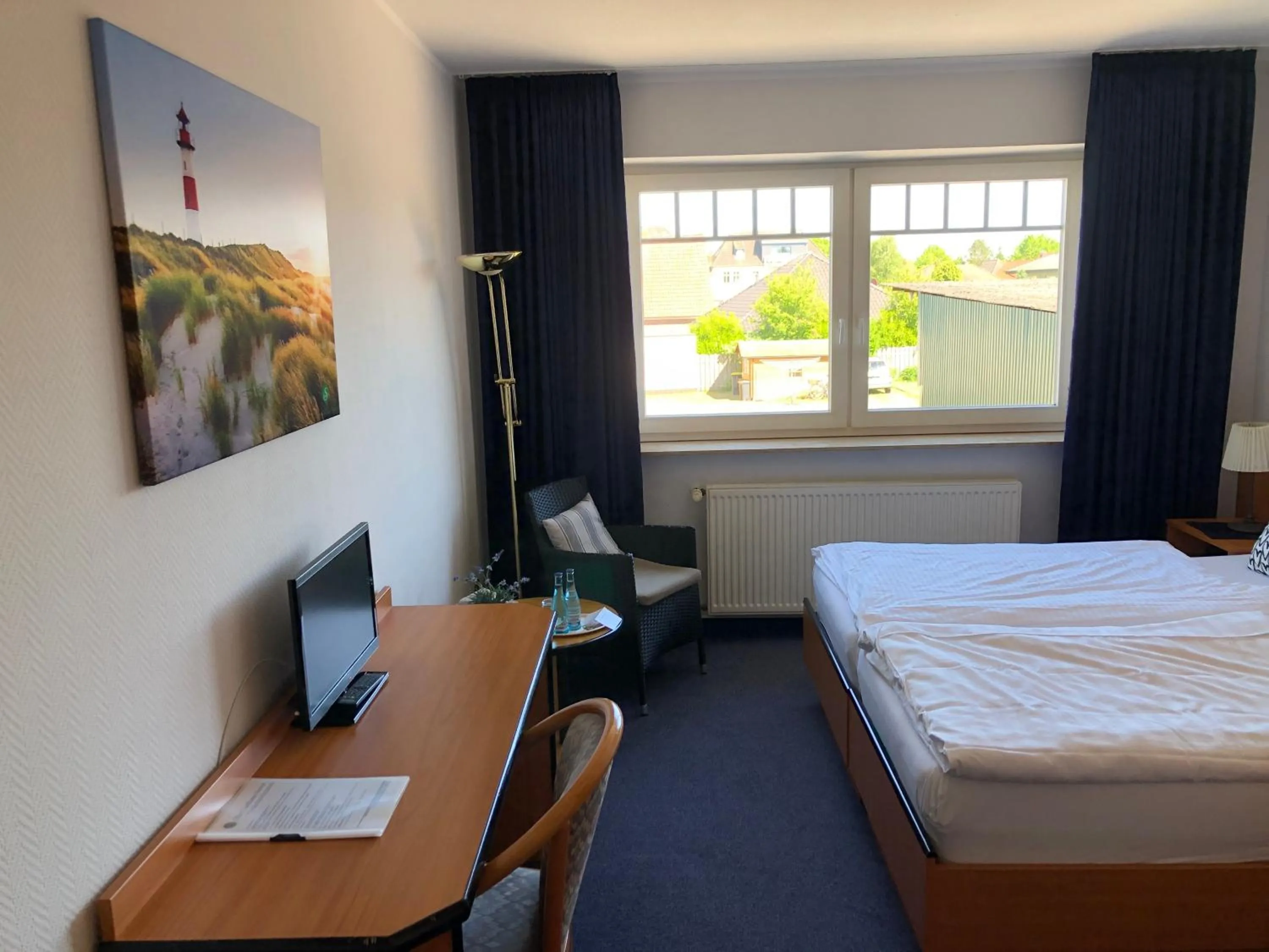 Photo of the whole room, Bed in Altes Gasthaus Stover