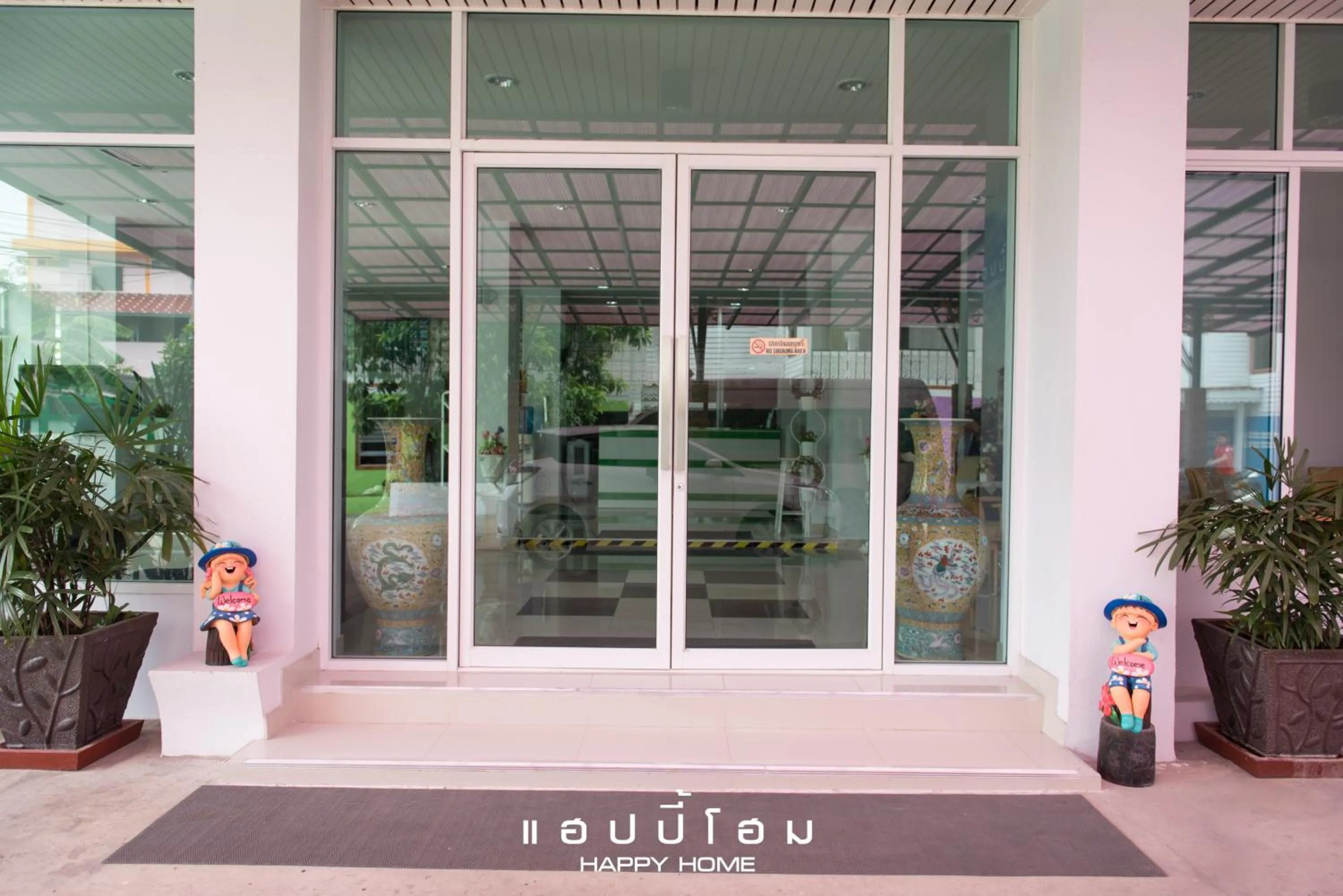 Facade/entrance in Happy Home