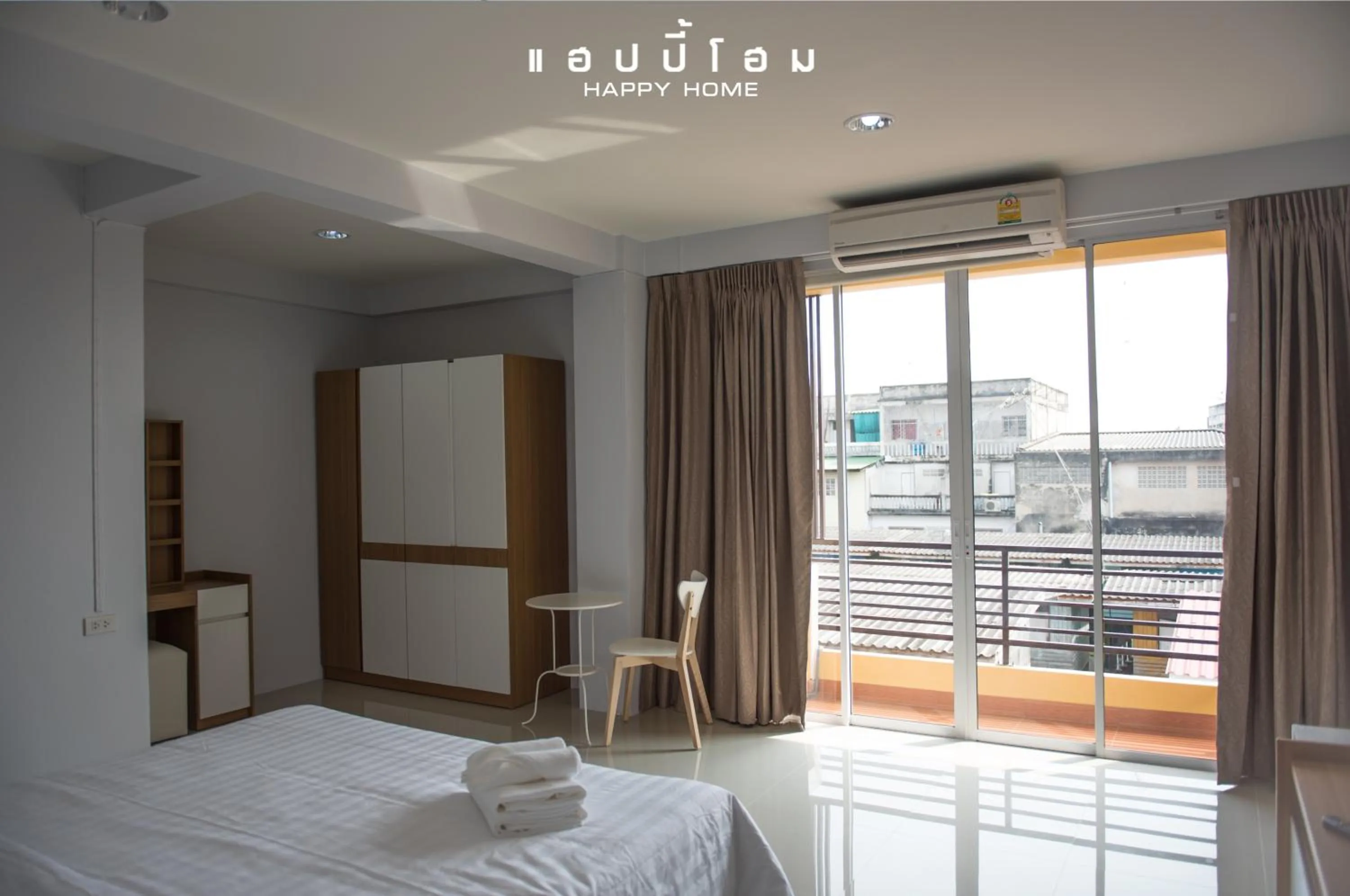 Photo of the whole room, Bed in Happy Home