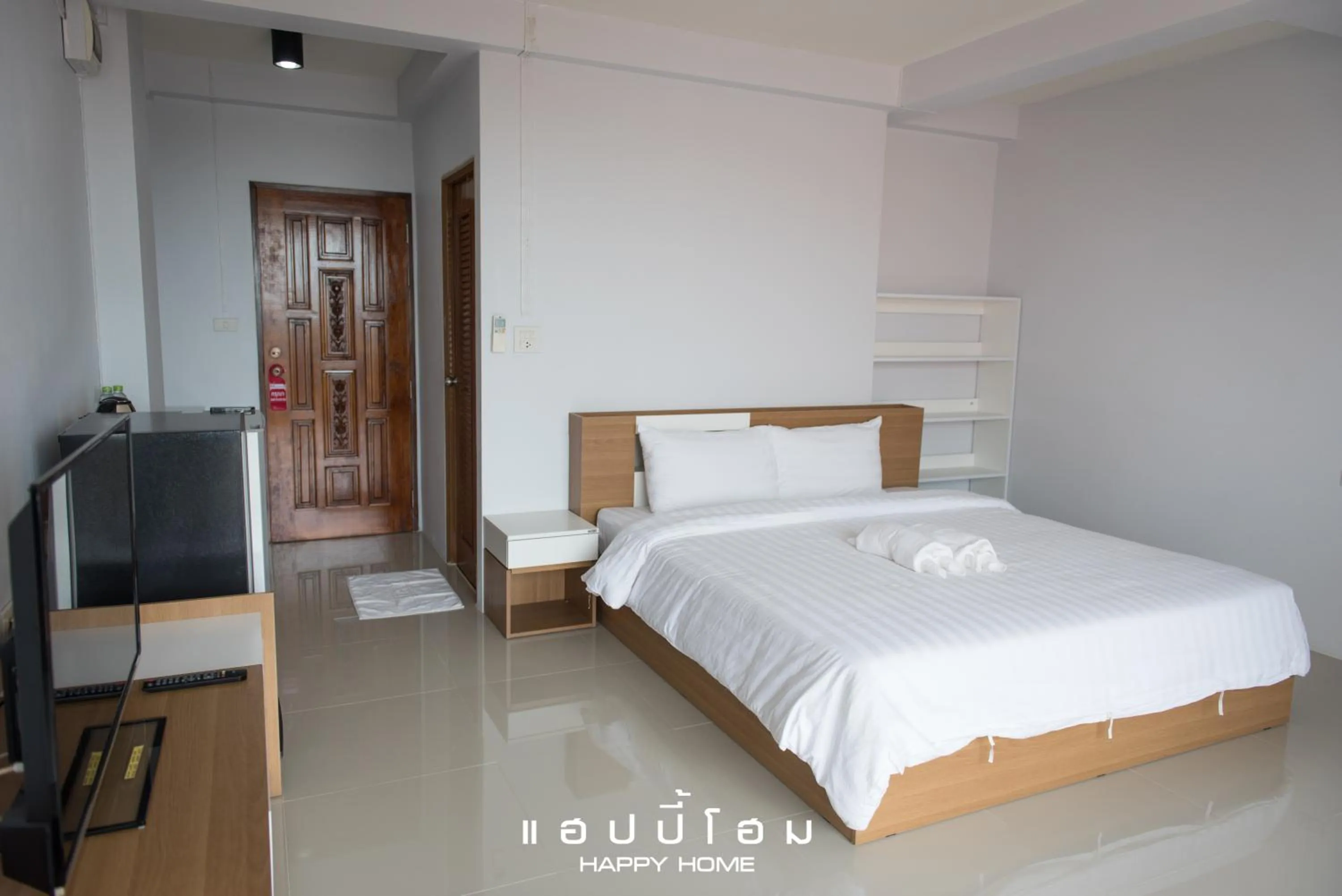 Photo of the whole room, Bed in Happy Home