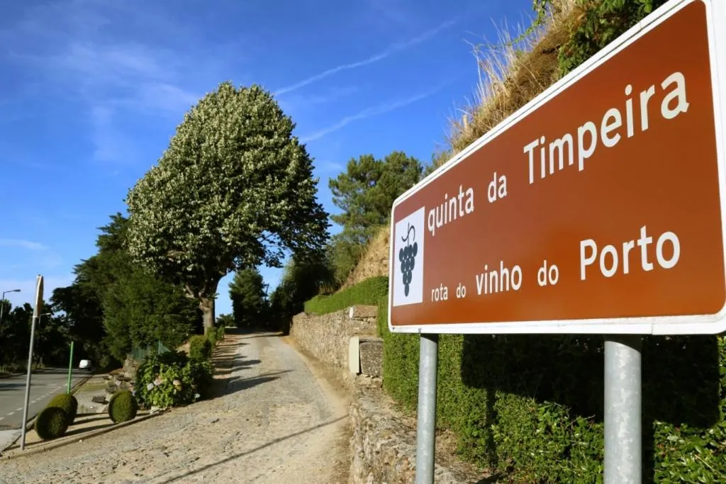 Logo/Certificate/Sign in Quinta da Timpeira