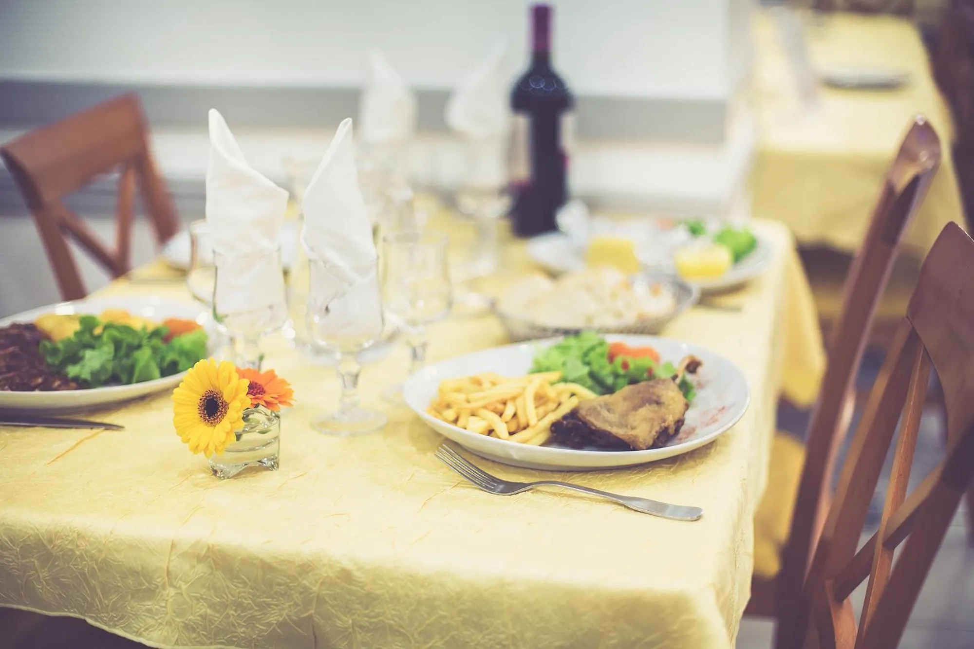 Restaurant/places to eat in Hôtel Notre Dame de France