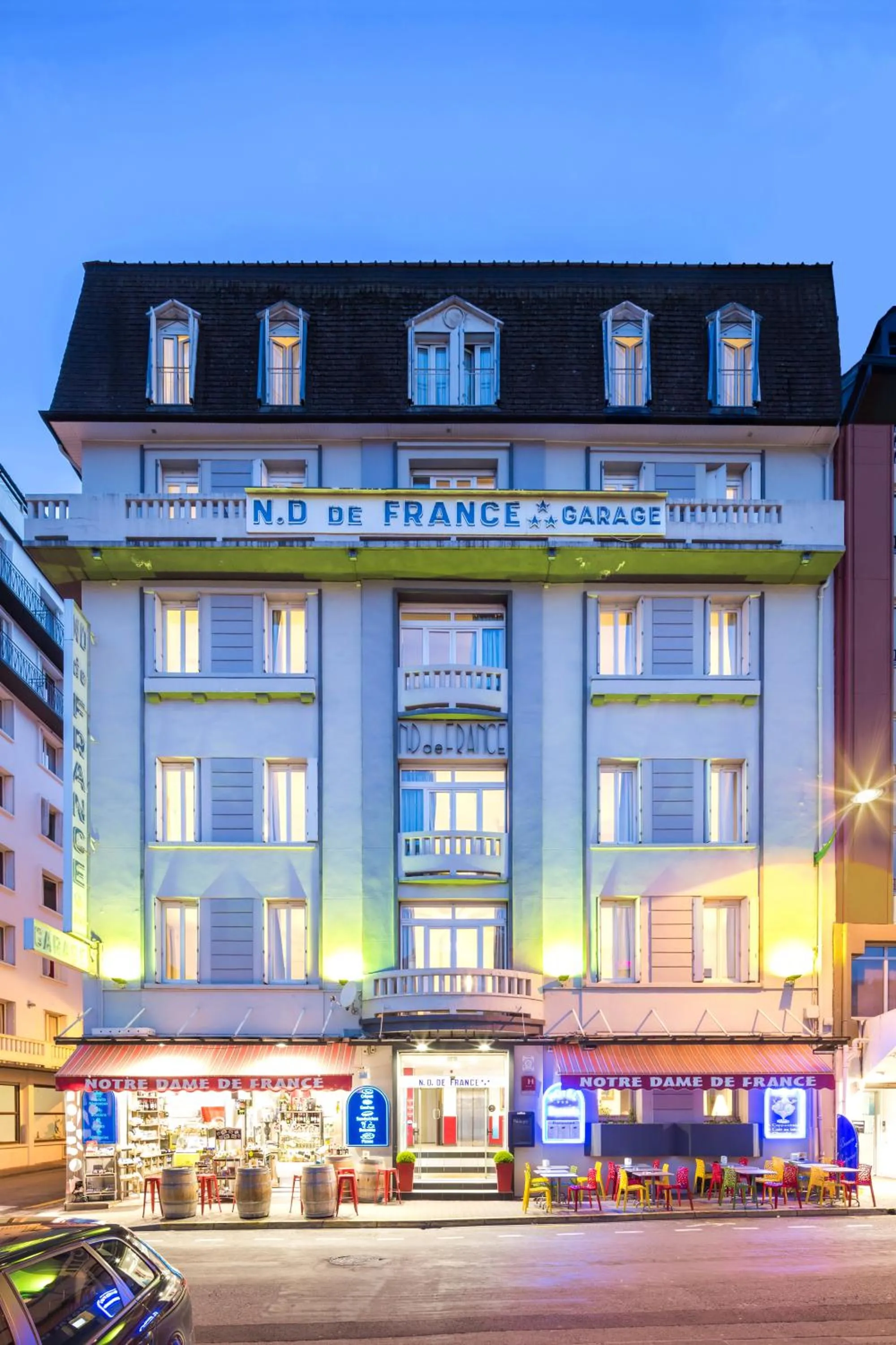 Property building in Hôtel Notre Dame de France