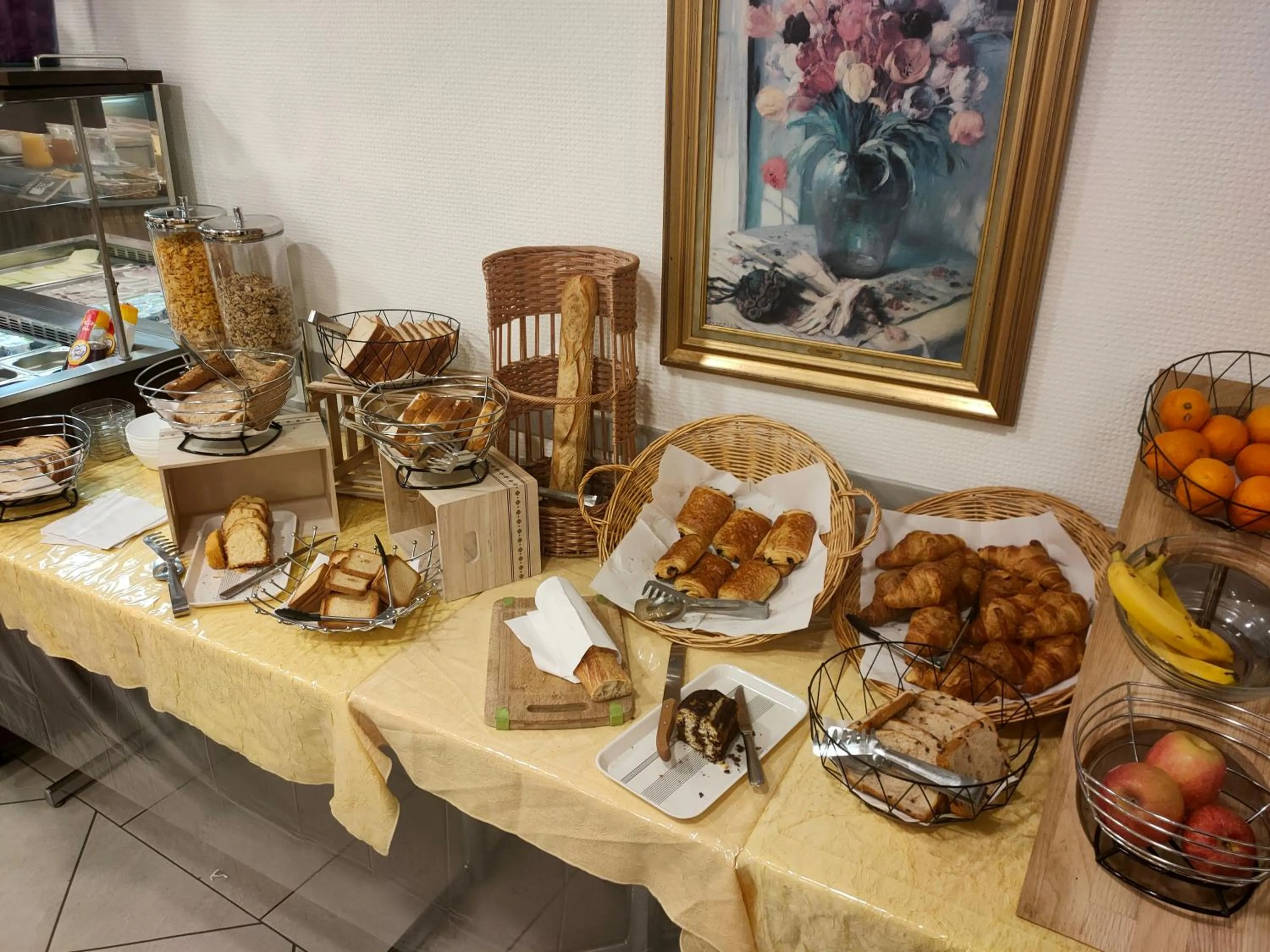 Restaurant/places to eat in Hôtel Notre Dame de France