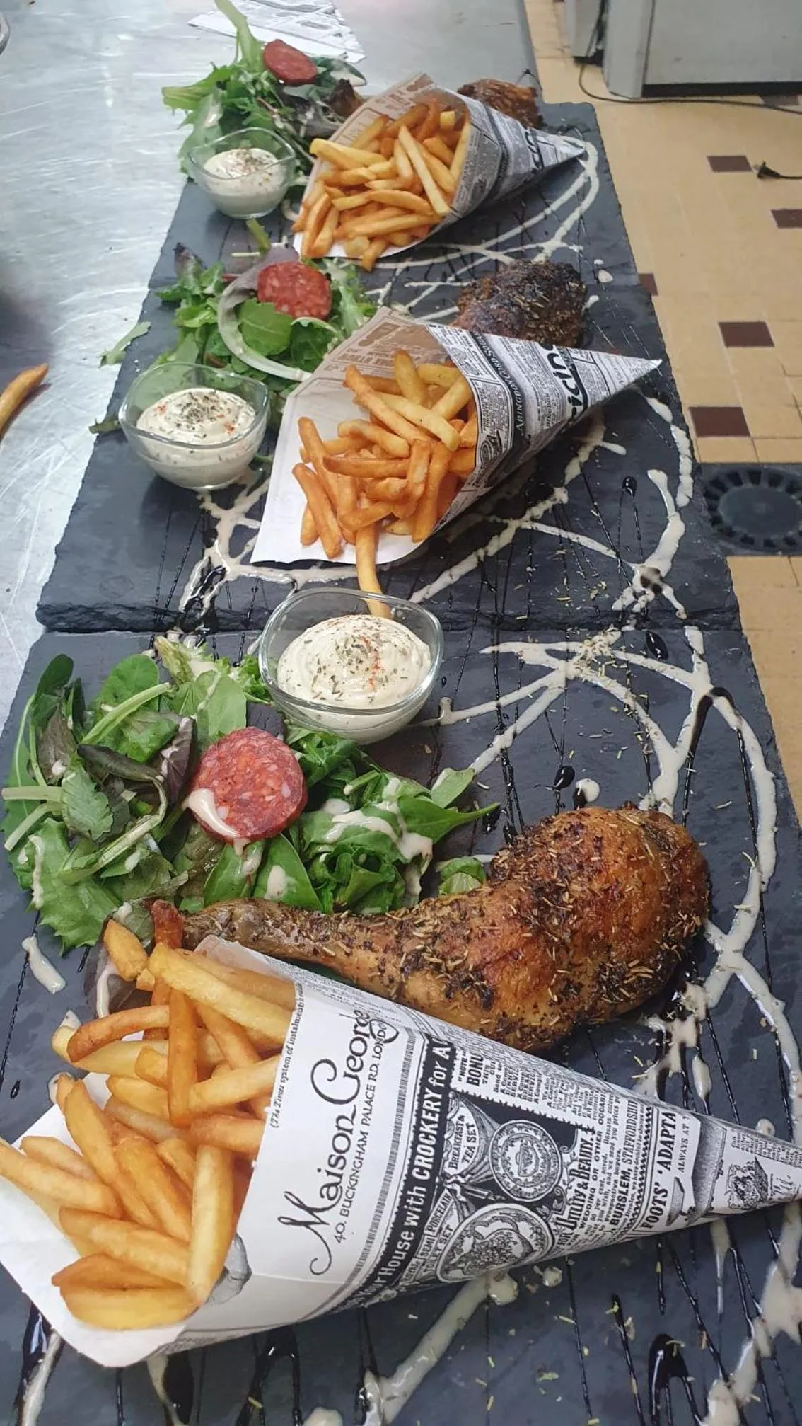 Restaurant/places to eat in Hôtel Notre Dame de France