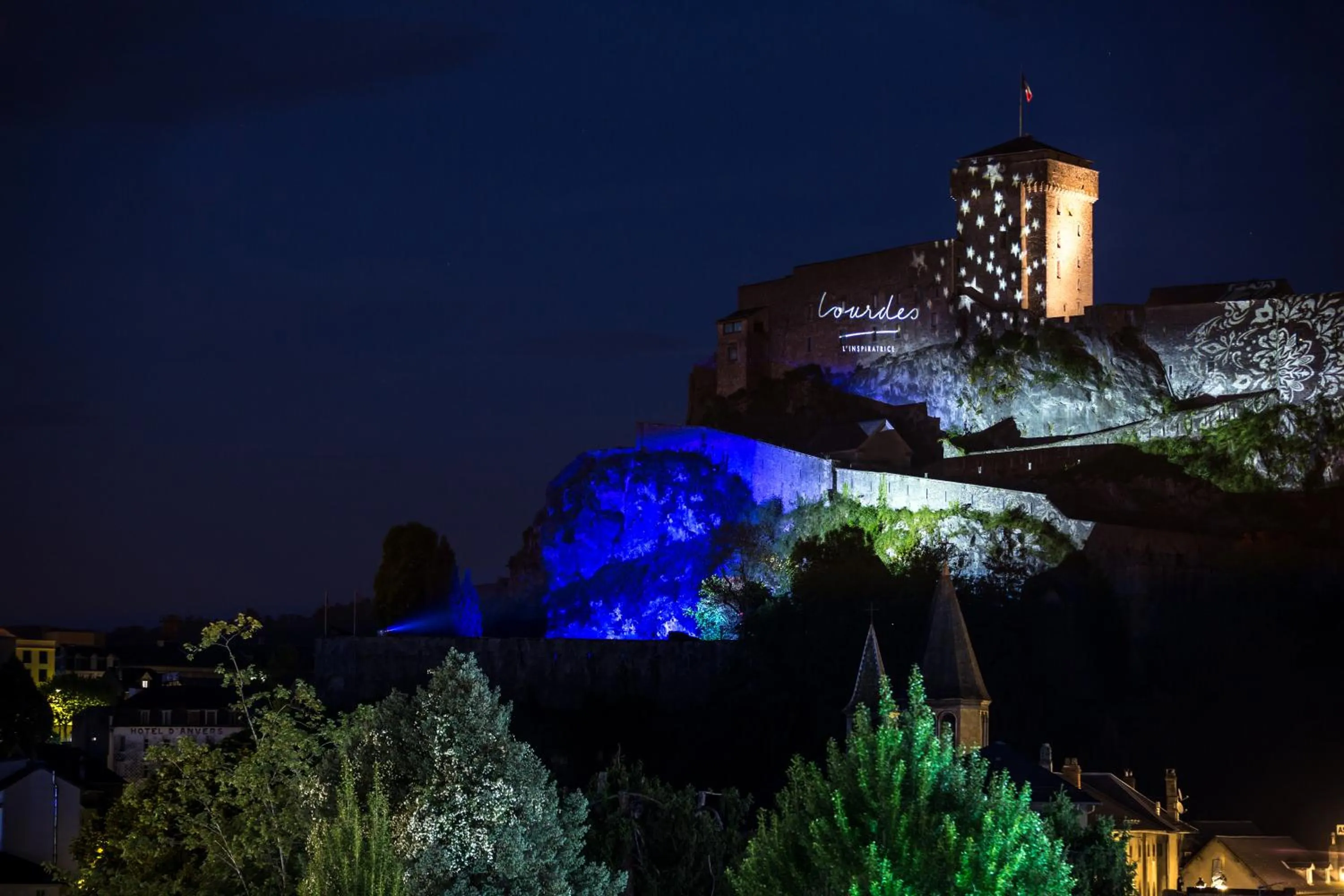 Nearby landmark in Hôtel Notre Dame de France