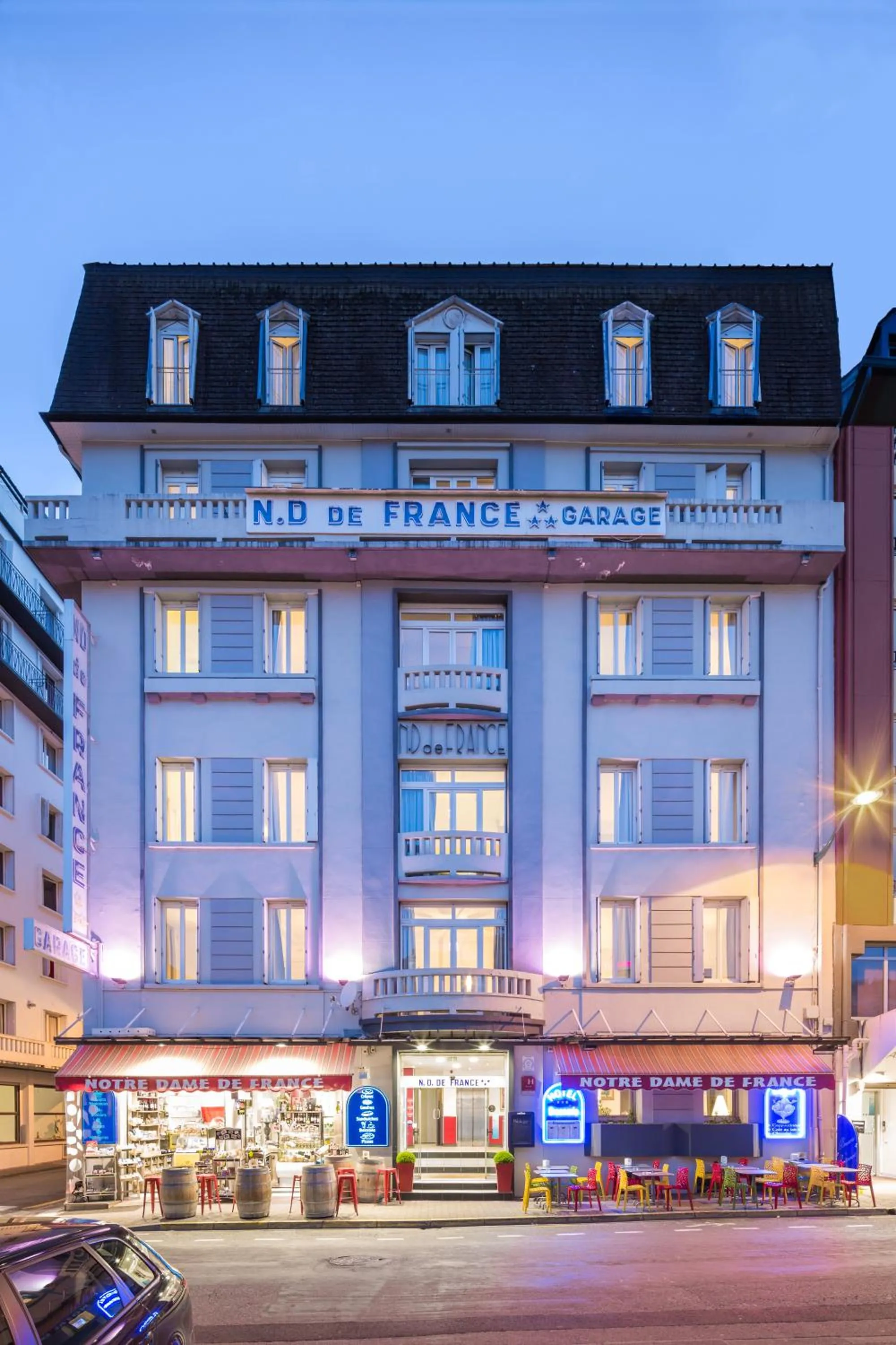 Property building in Hôtel Notre Dame de France