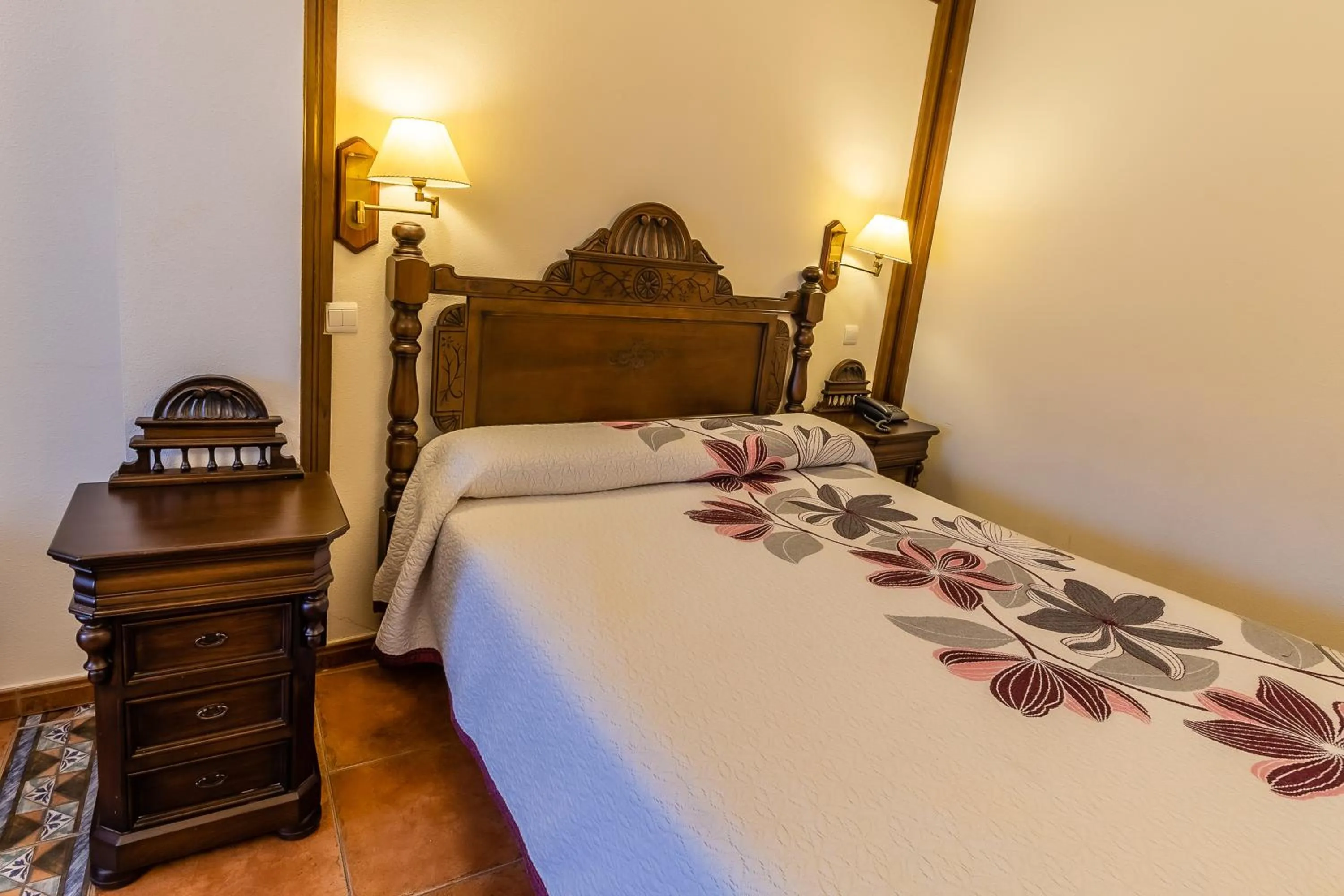 Bedroom, Bed in Hotel Santo Domingo de Silos