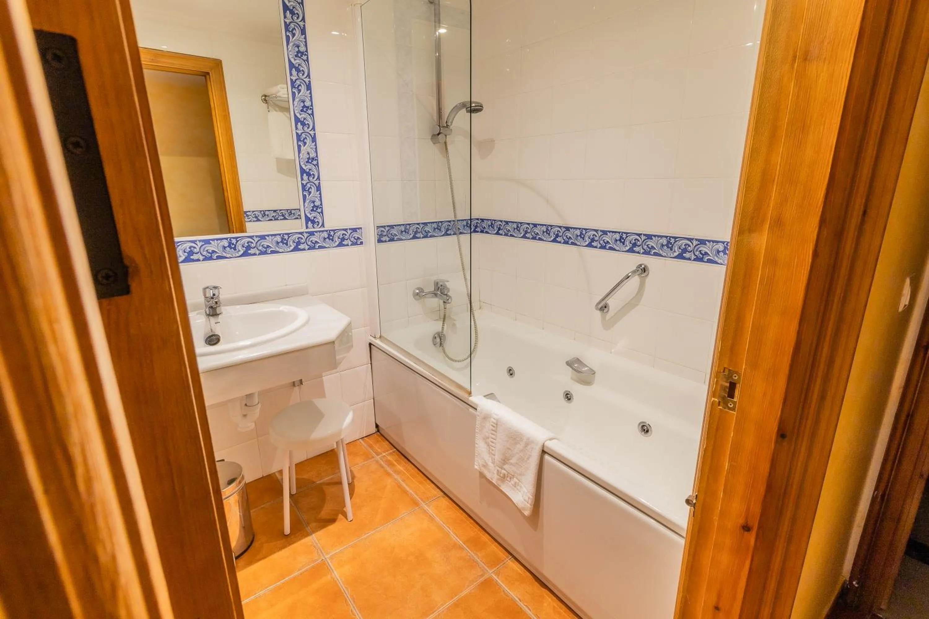 Bathroom in Hotel Santo Domingo de Silos