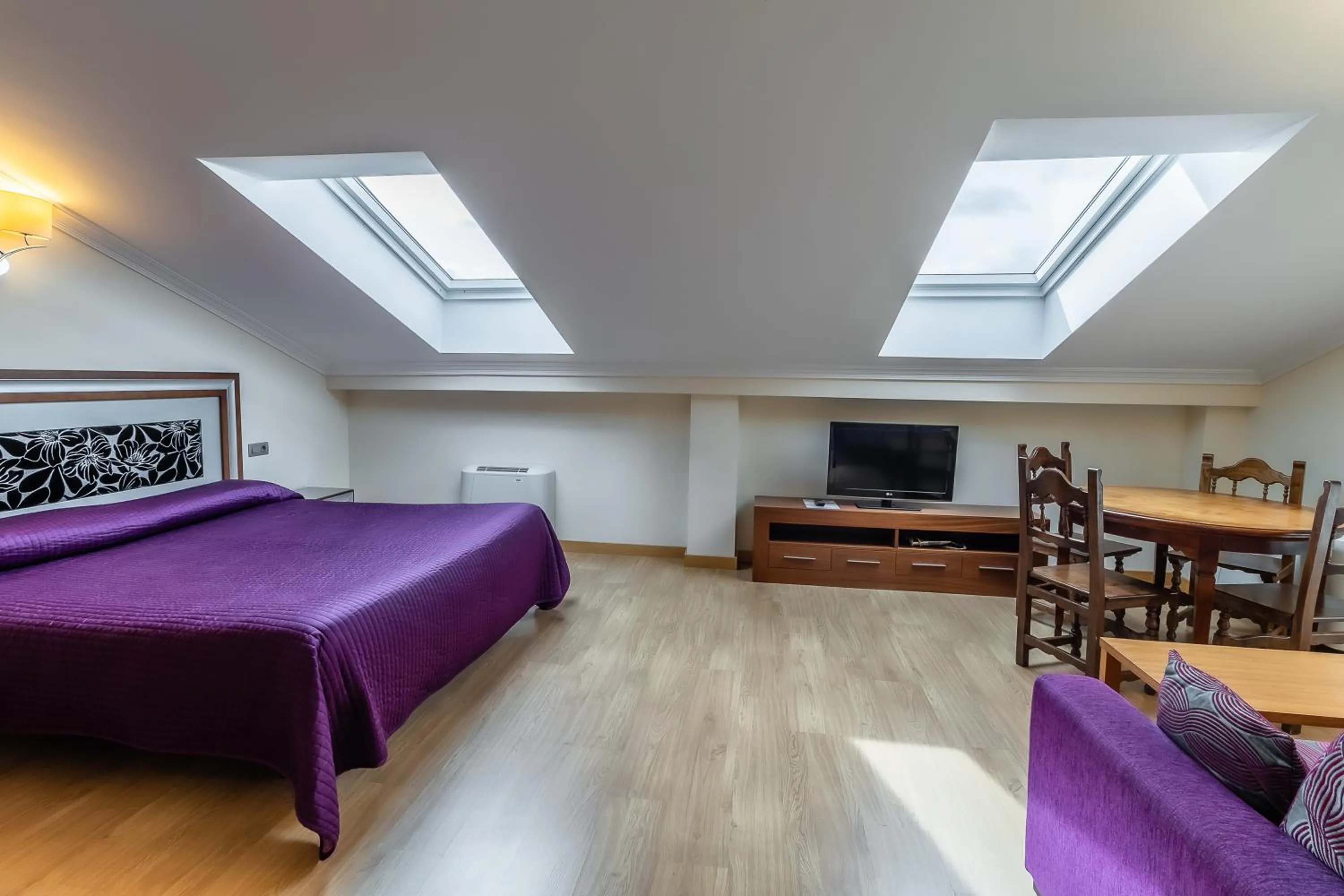 Photo of the whole room, Bed in Hotel Santo Domingo de Silos