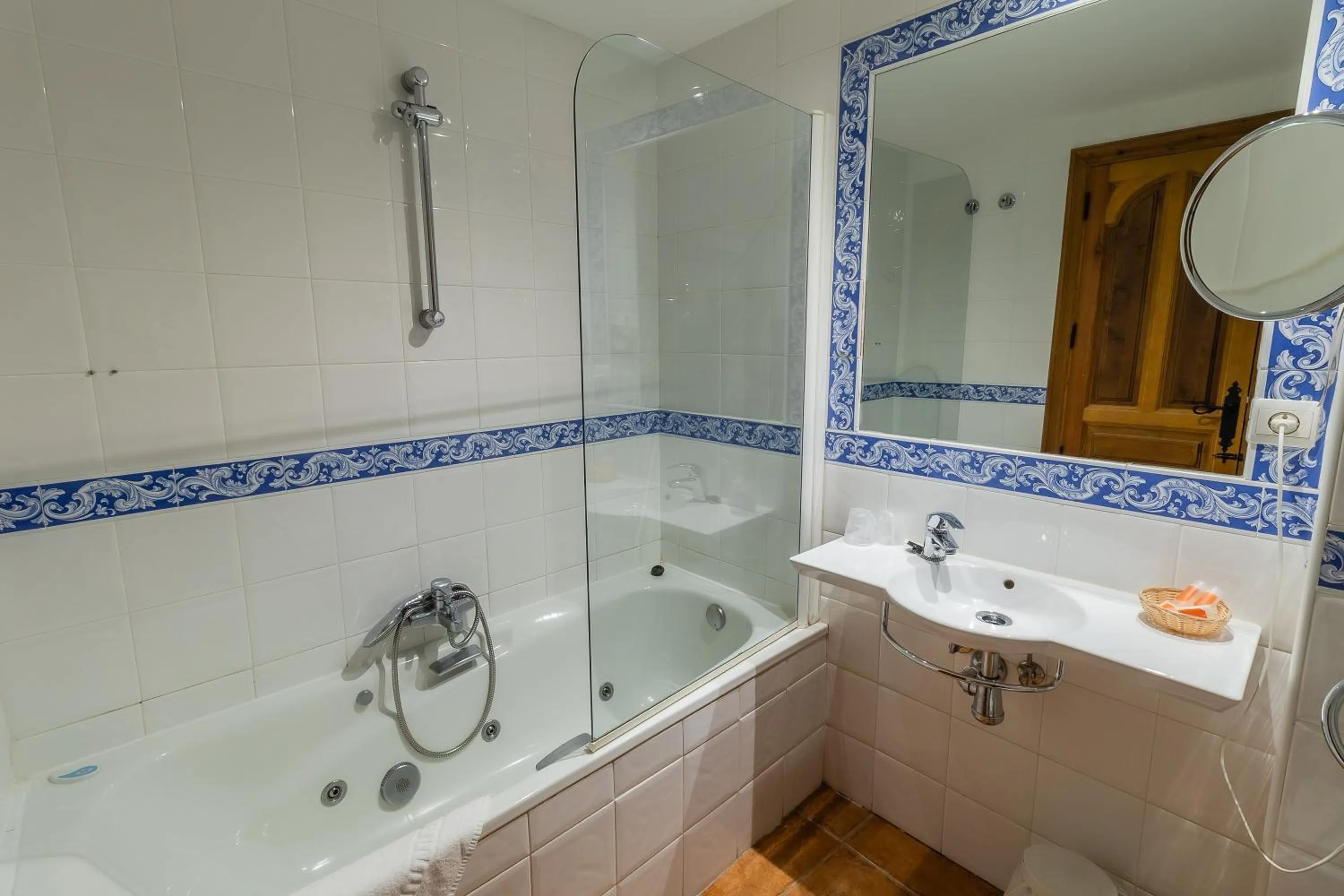 Bathroom in Hotel Santo Domingo de Silos