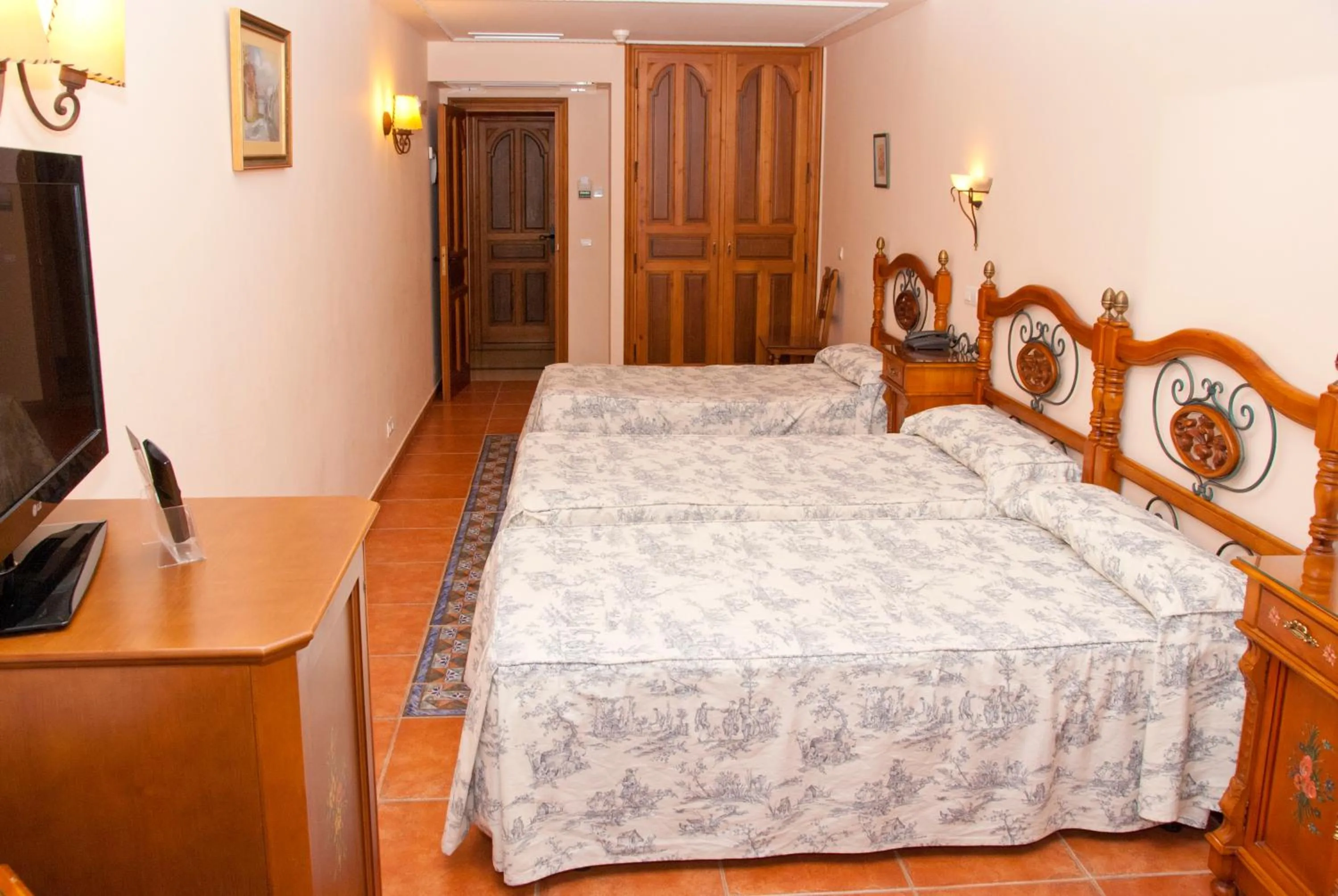 Photo of the whole room, Bed in Hotel Santo Domingo de Silos