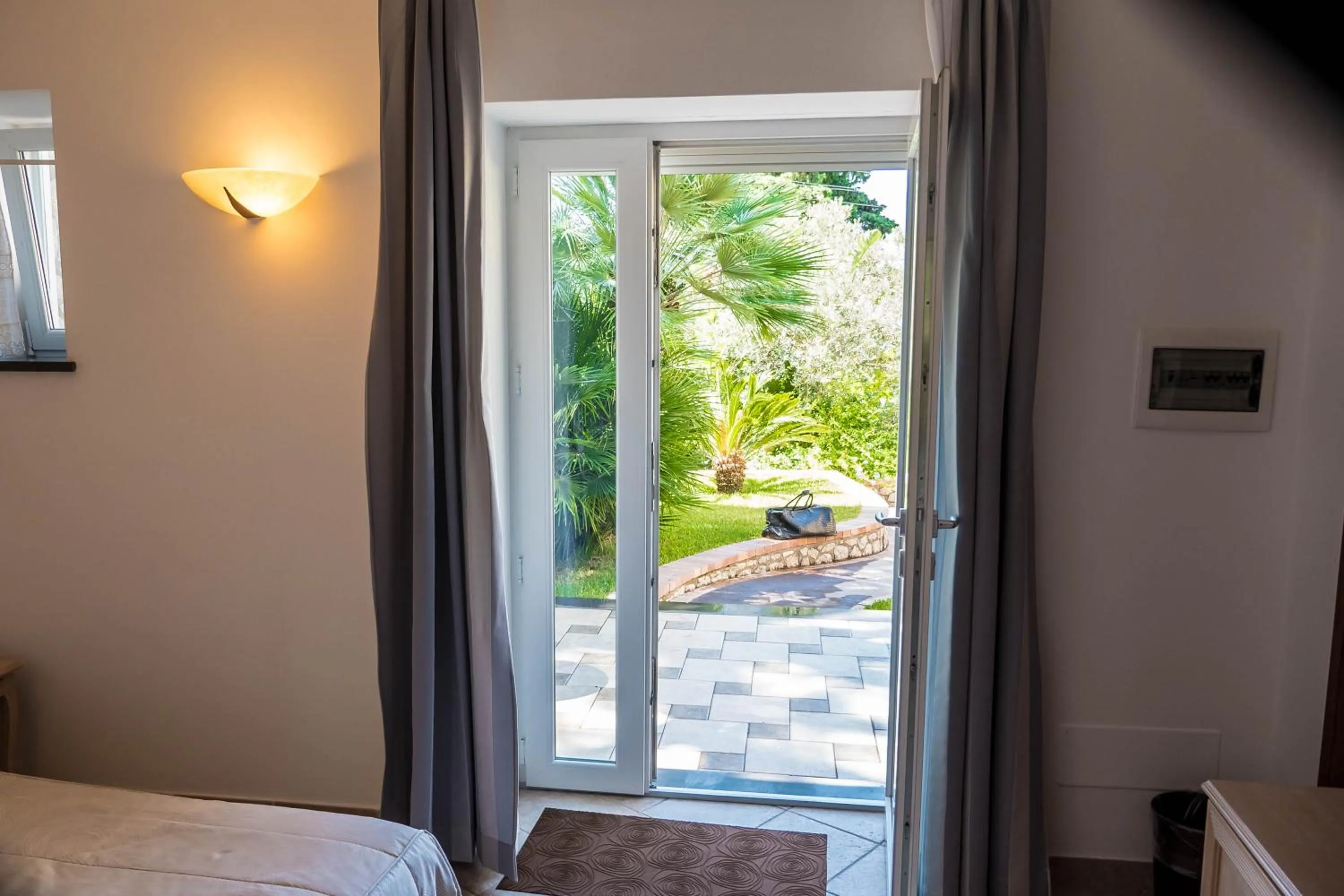 Garden view, Bed in Hotel Villa Ceselle