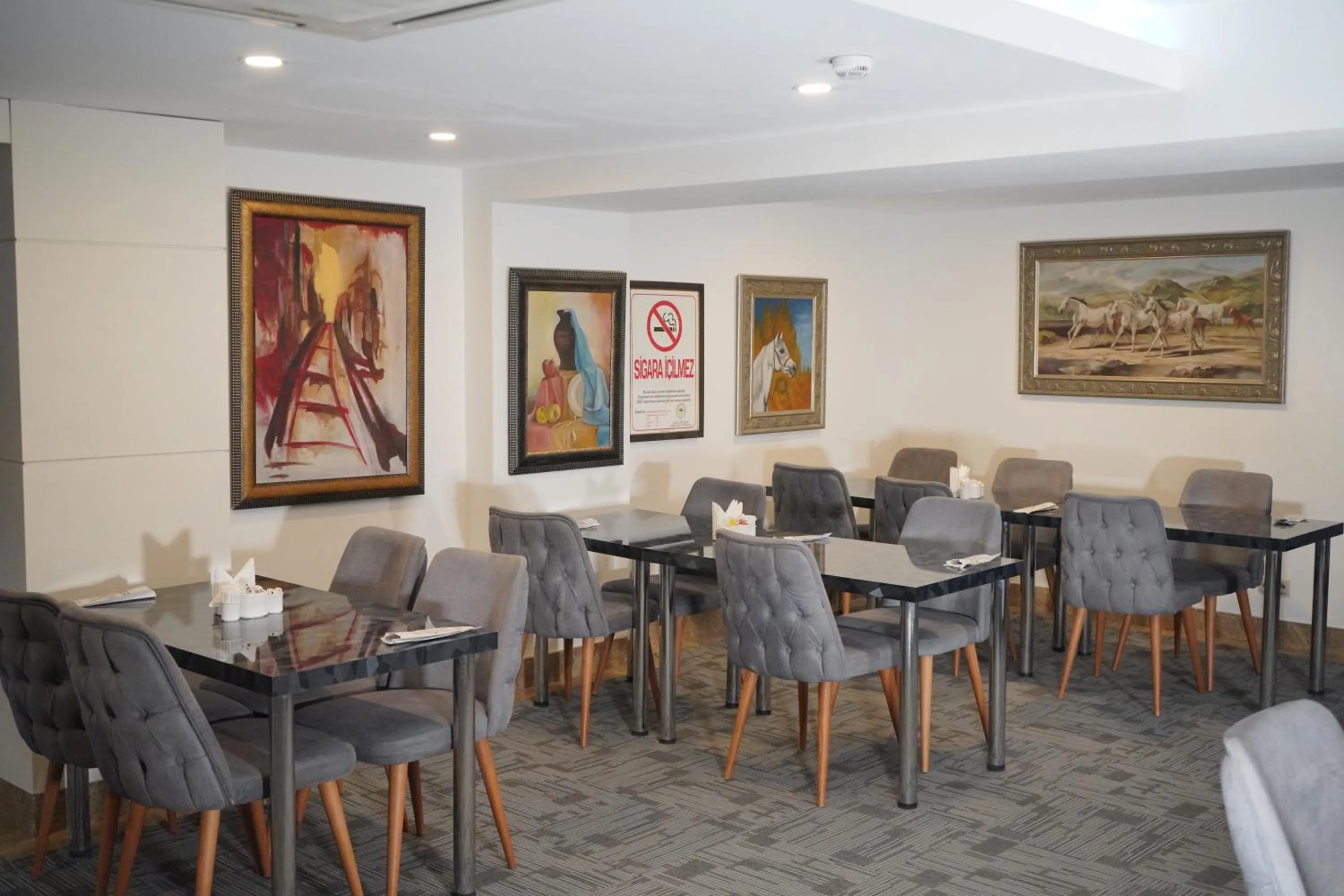 Restaurant/places to eat in Lioncity Hotel