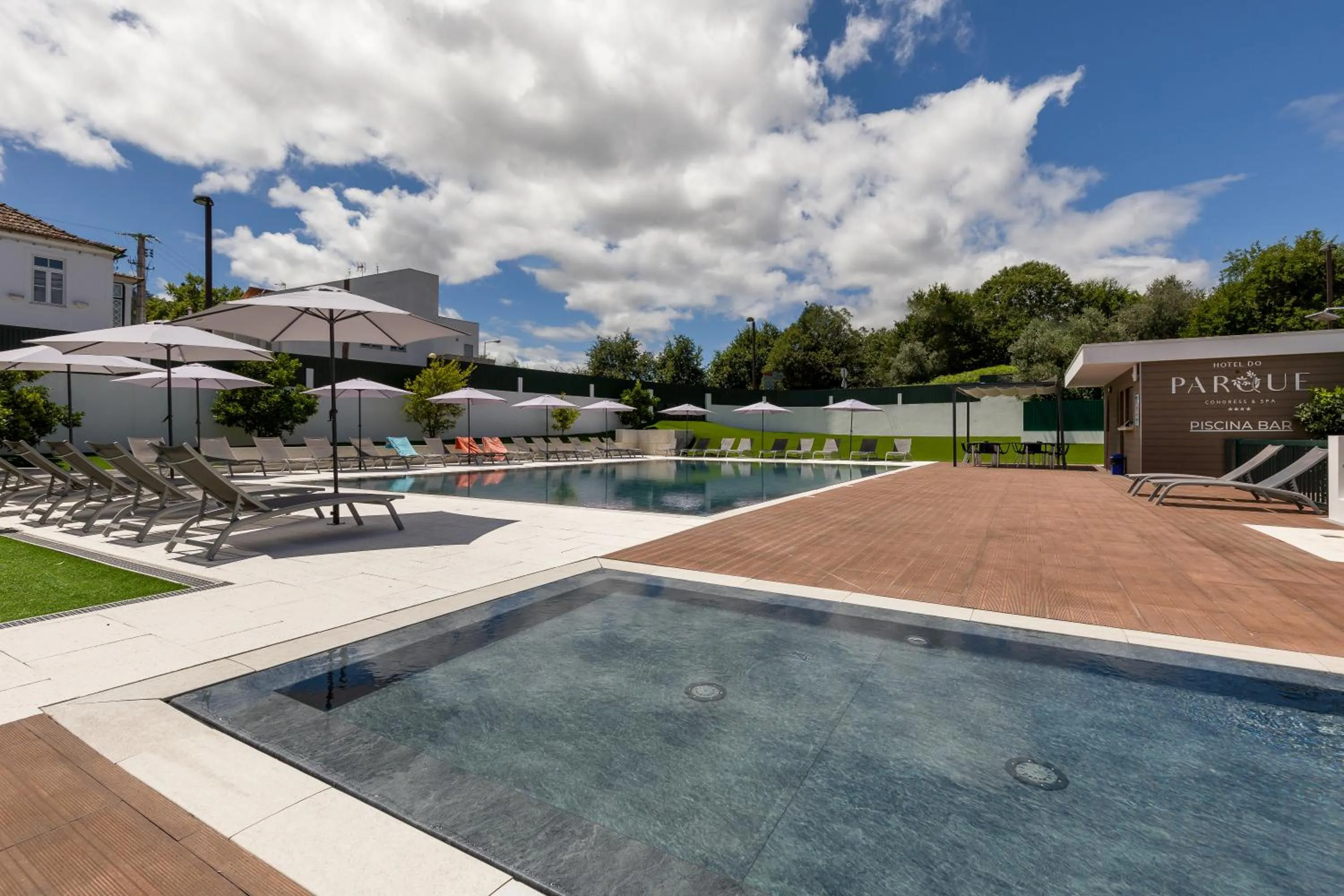Swimming pool in Hotel Do Parque - Congress & SPA