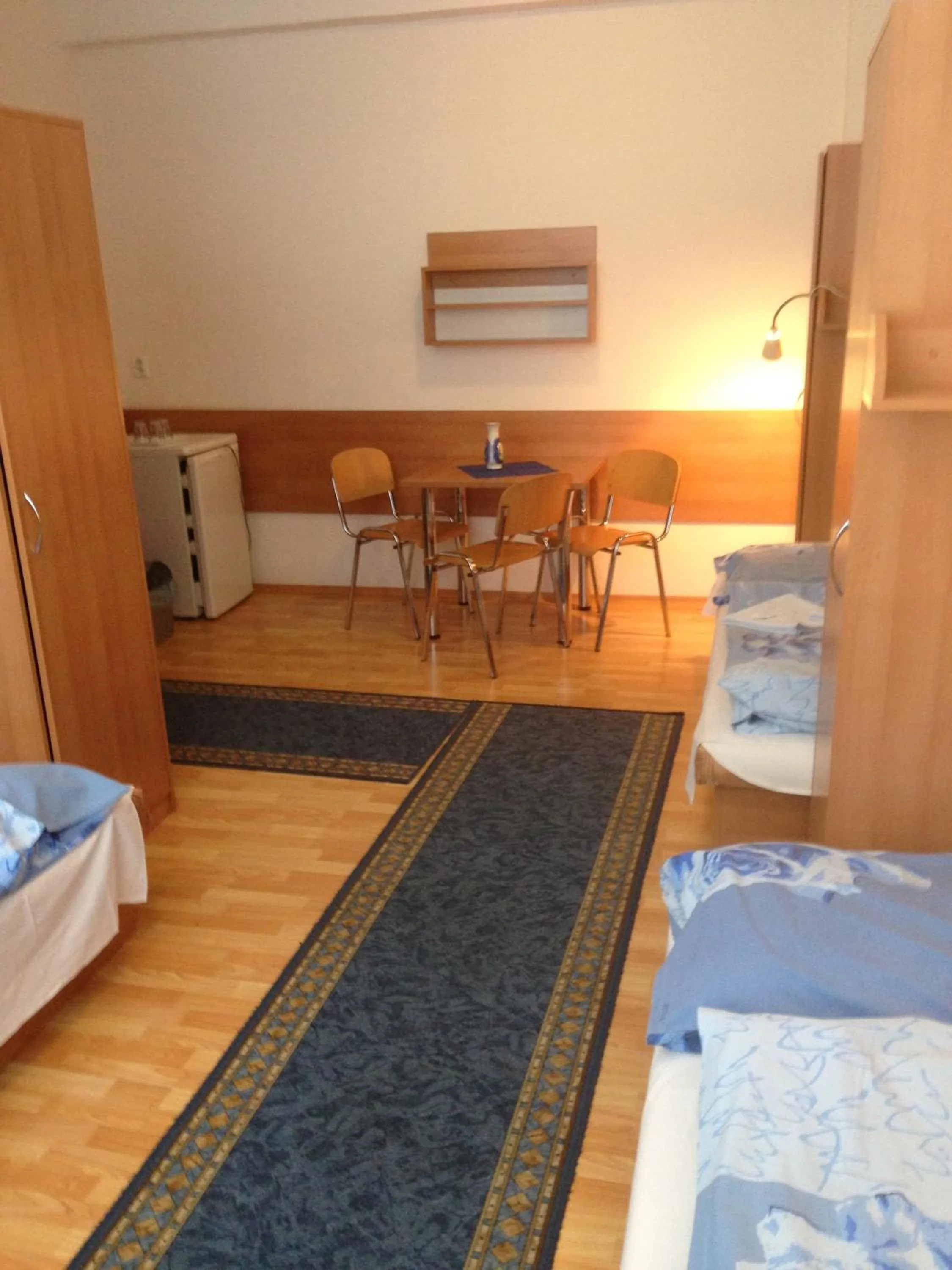 Dining area, Bed in Hotel Prim