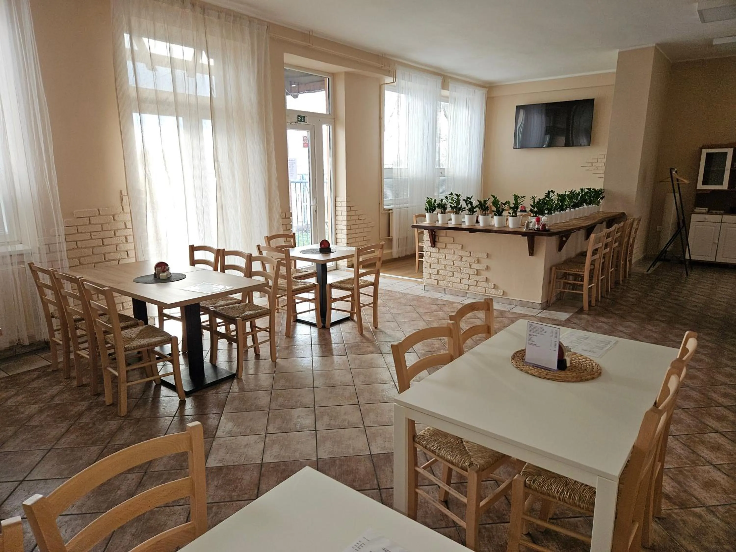 Restaurant/places to eat in Hotel Prim