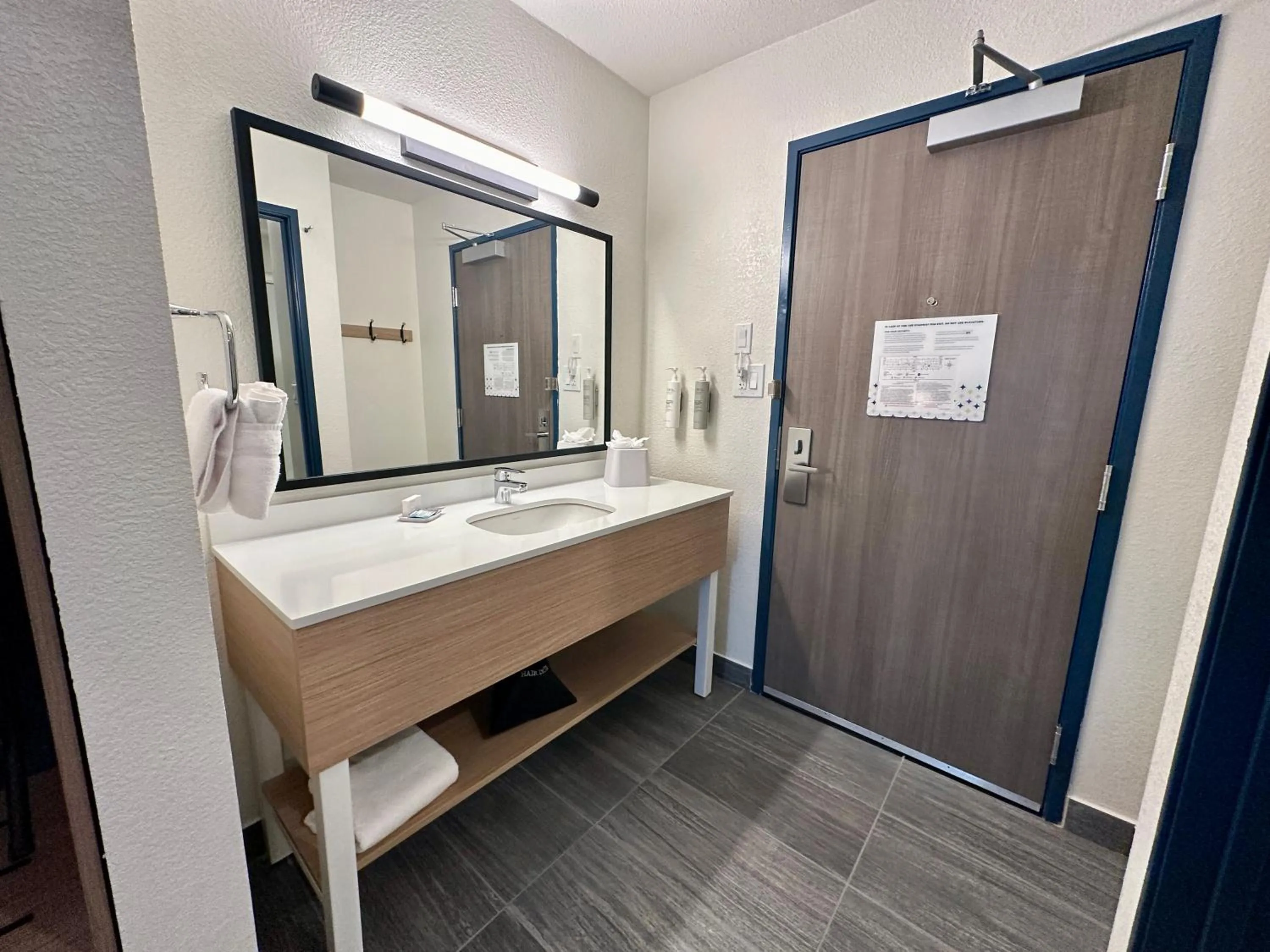 Bathroom in FORT Inn