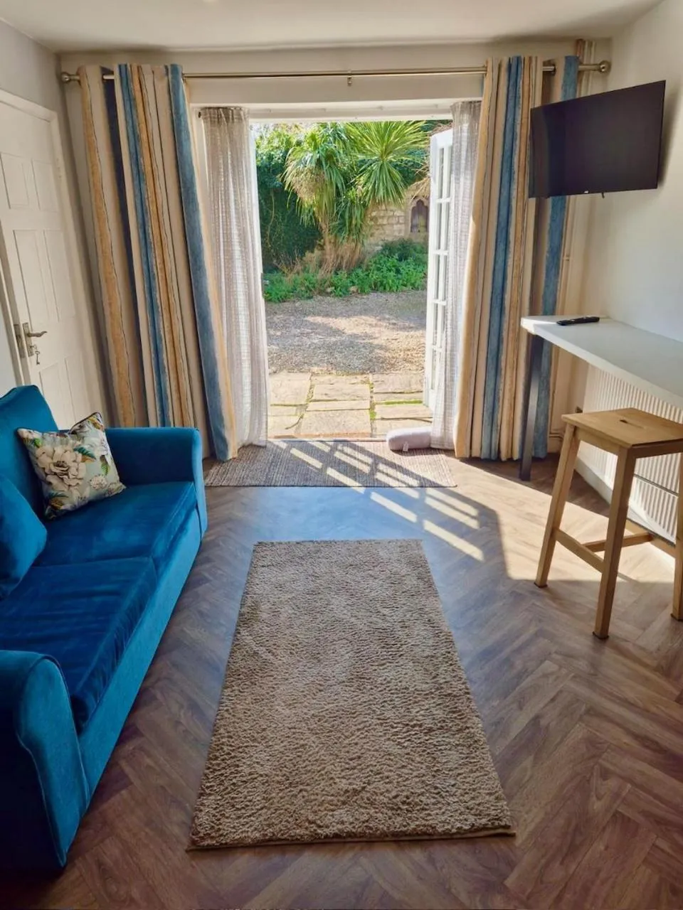 Castle Hotel & Apartments