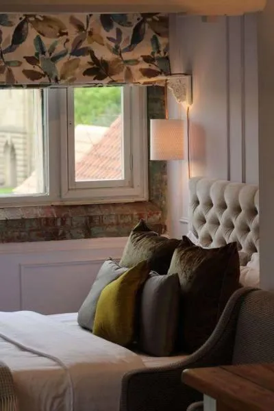 Bed in Castle Hotel & Apartments