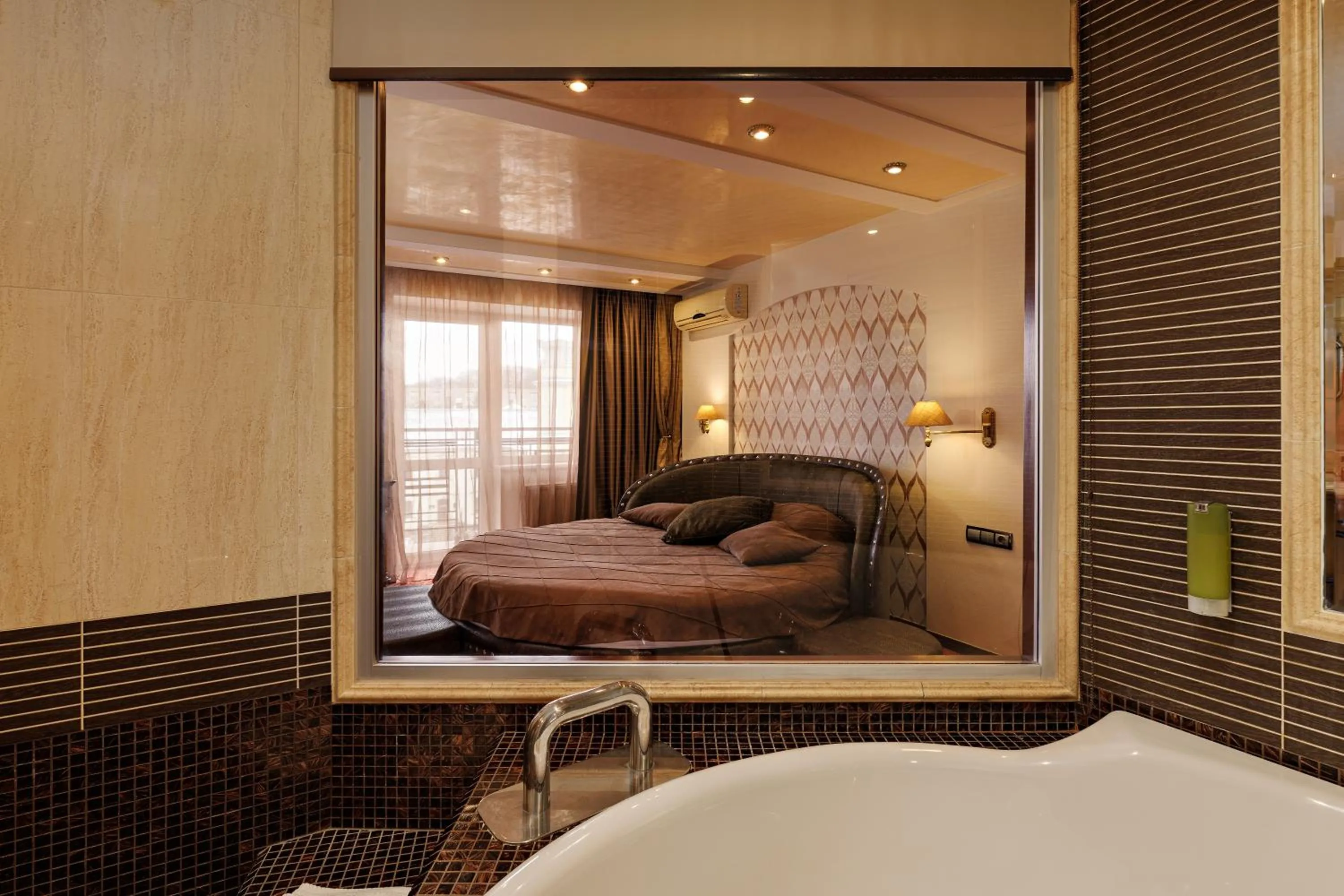 Bathroom, Bed in Eurohotel