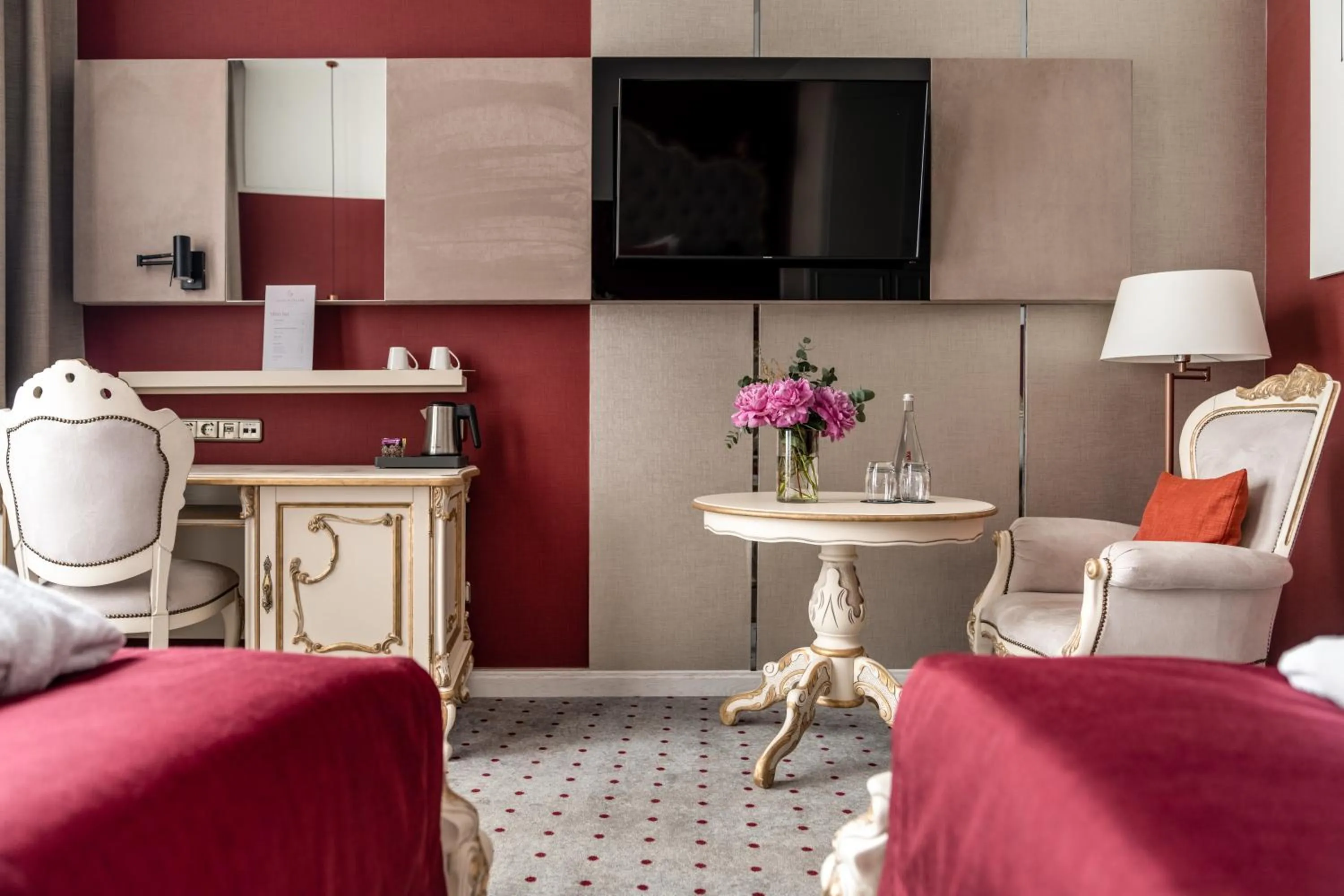 Communal lounge/ TV room in Grand Hotel Lviv Casino & Spa