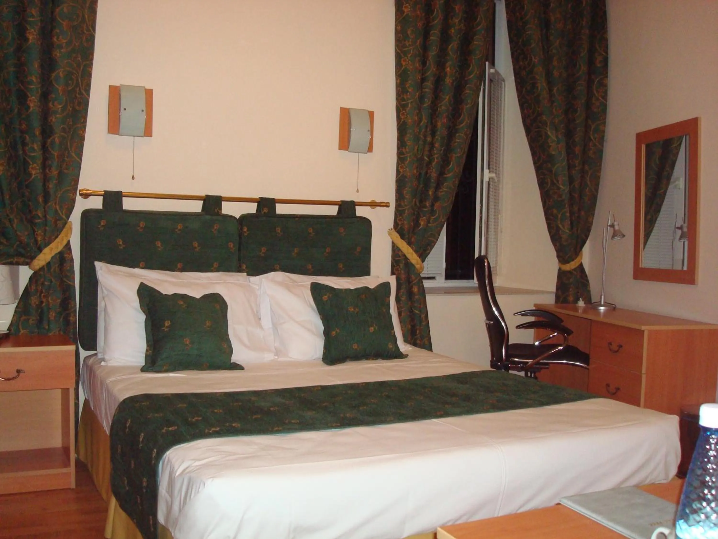 Bed in Old City Inn Hotel