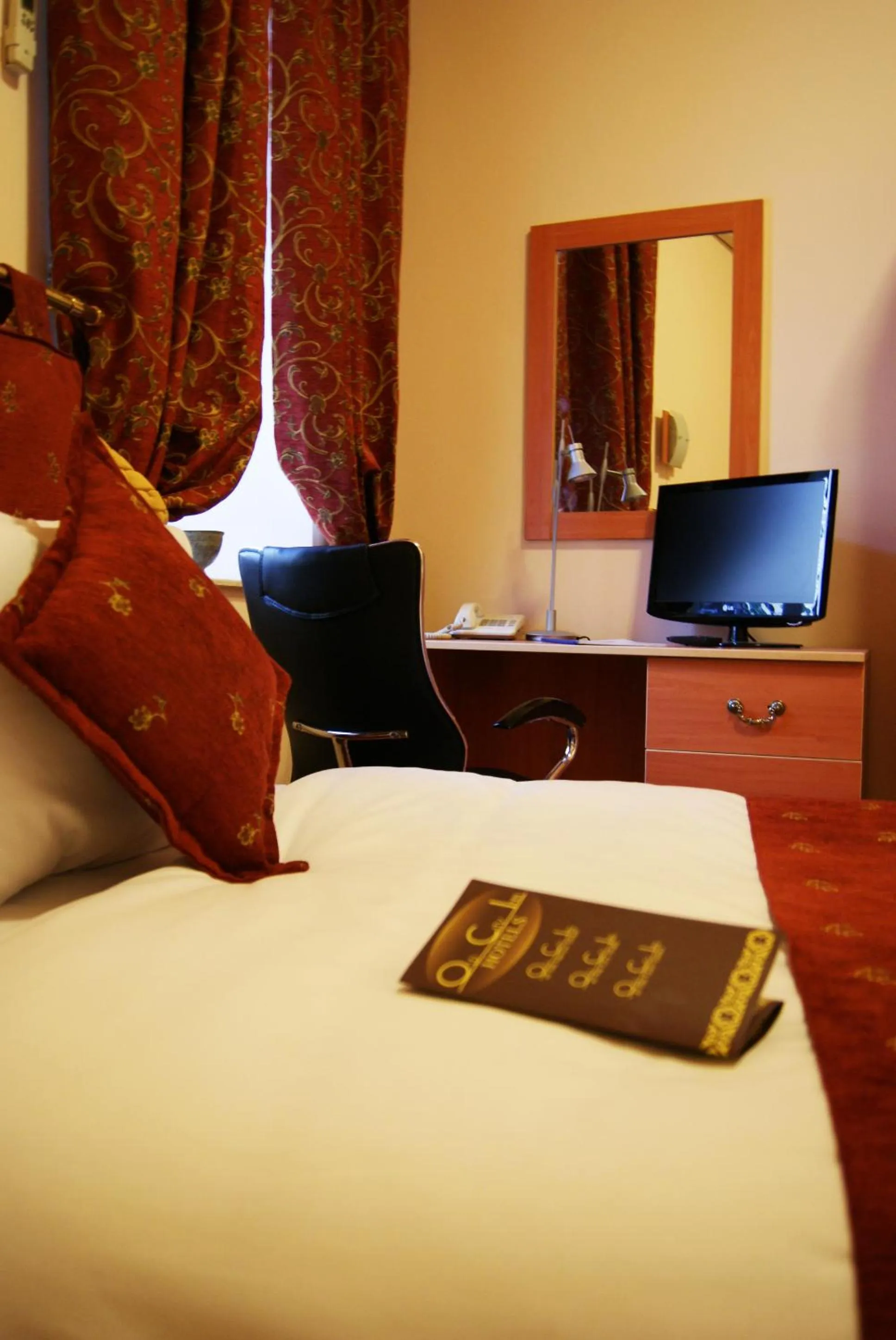 Bed in Old City Inn Hotel