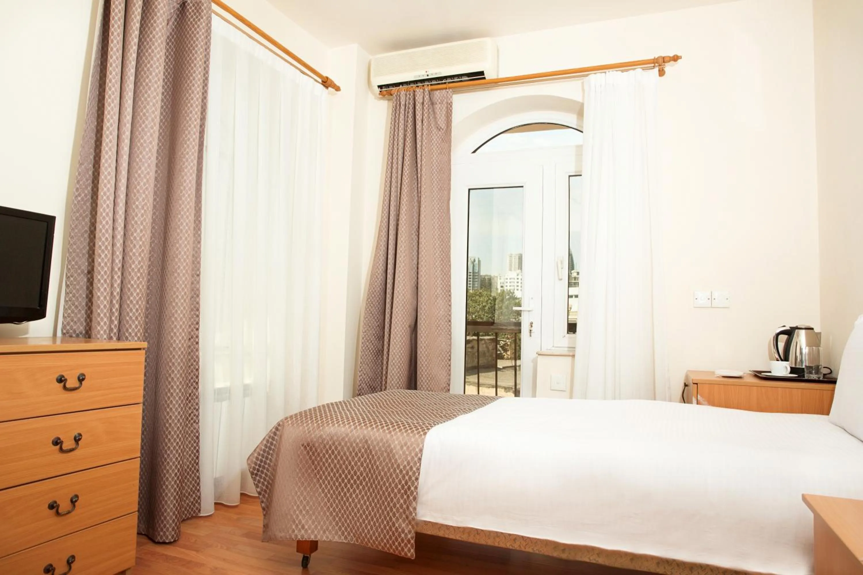 Bed in Old City Inn Hotel