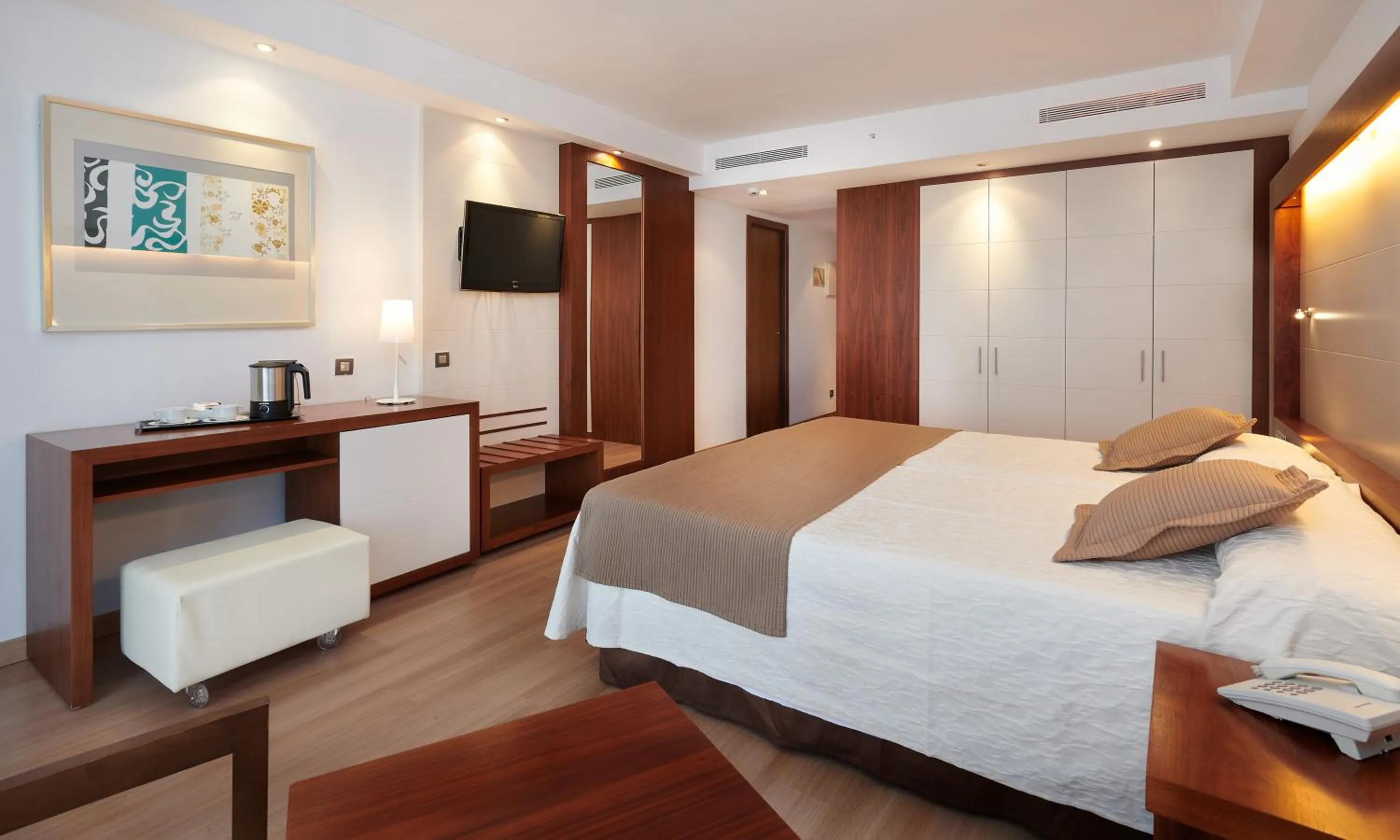 Bed in Hipotels Cala Millor Park