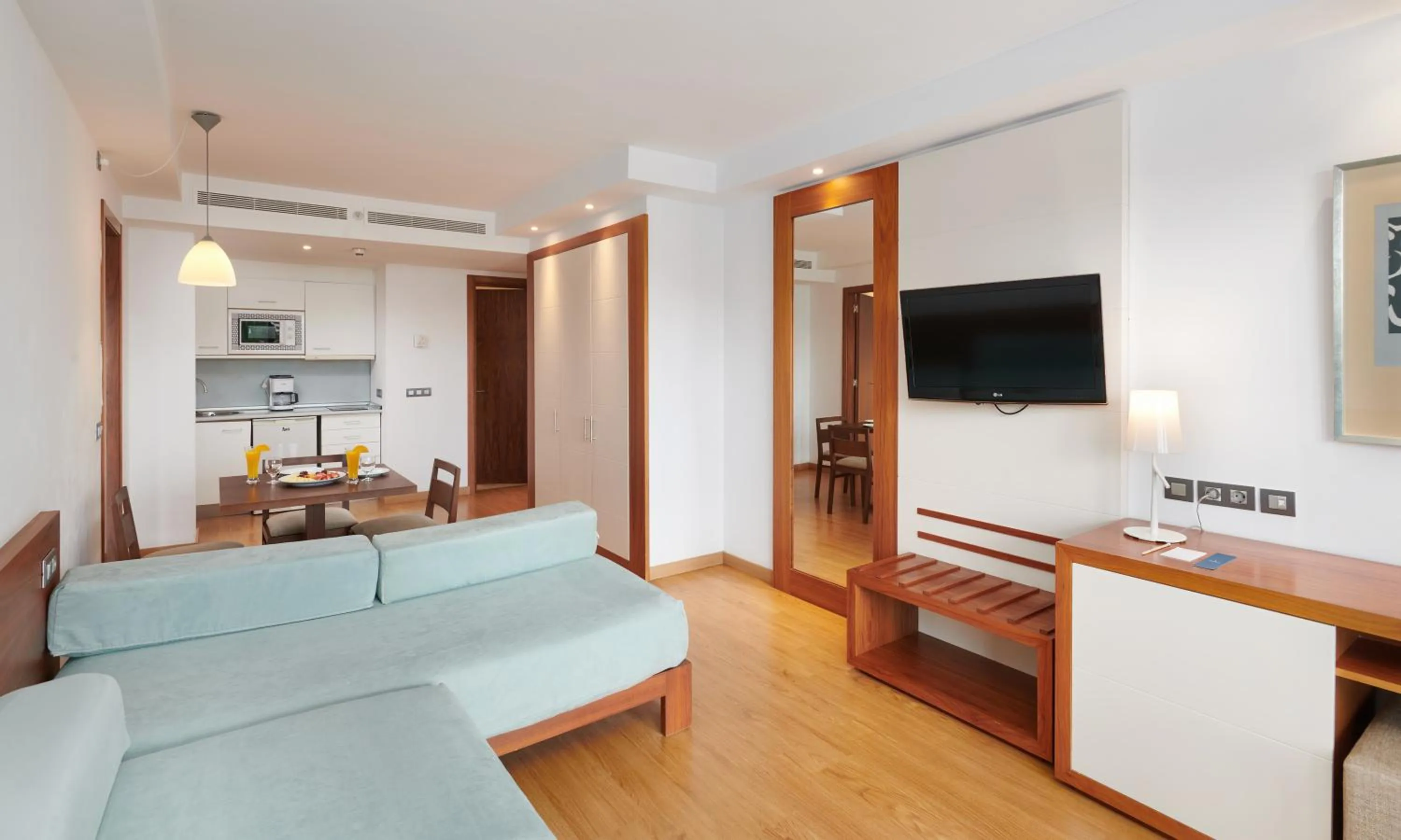 TV and multimedia in Hipotels Cala Millor Park