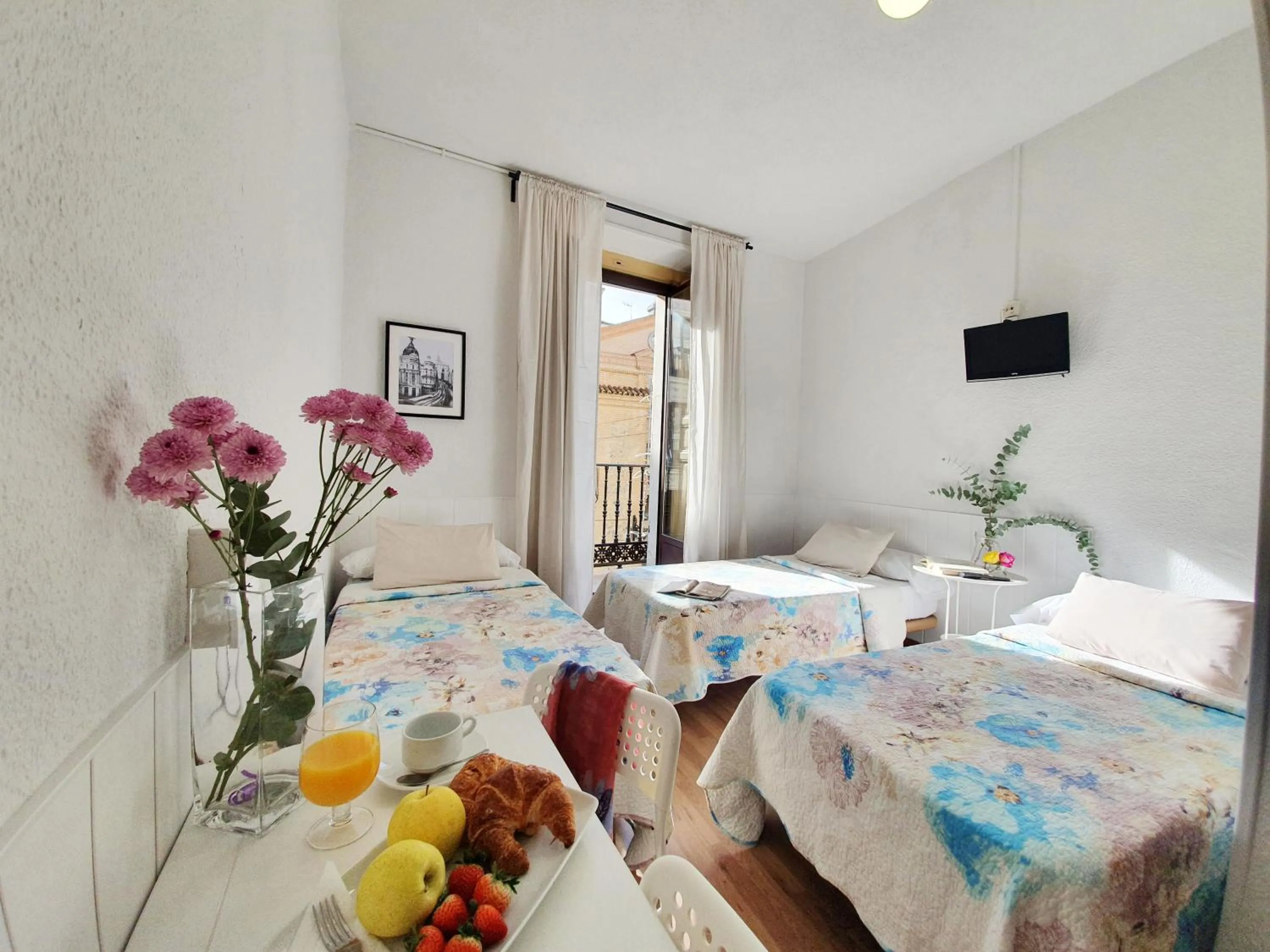 Bed in Hostal Alicante