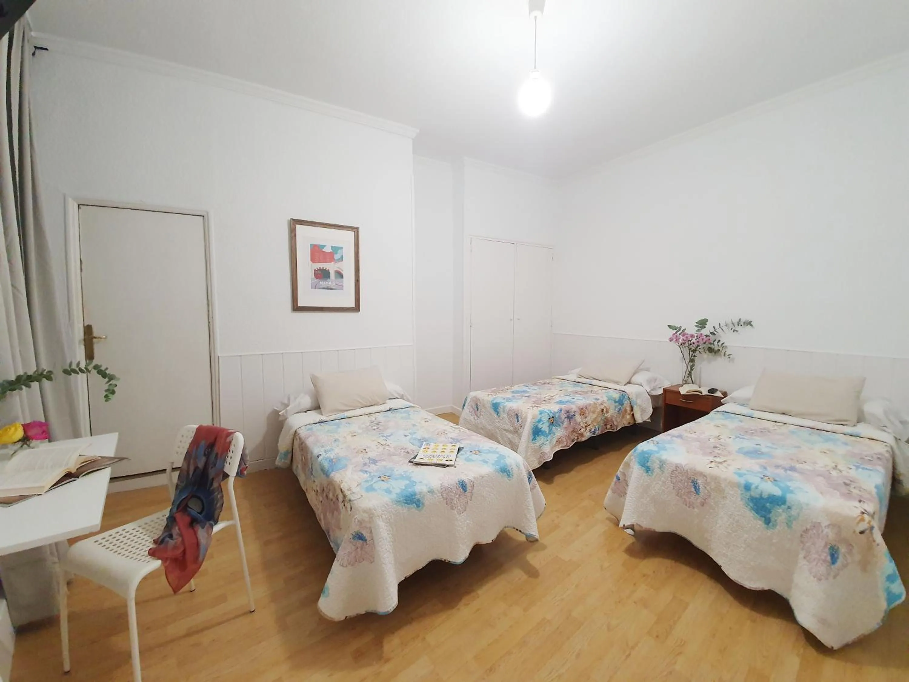 Photo of the whole room, Bed in Hostal Alicante