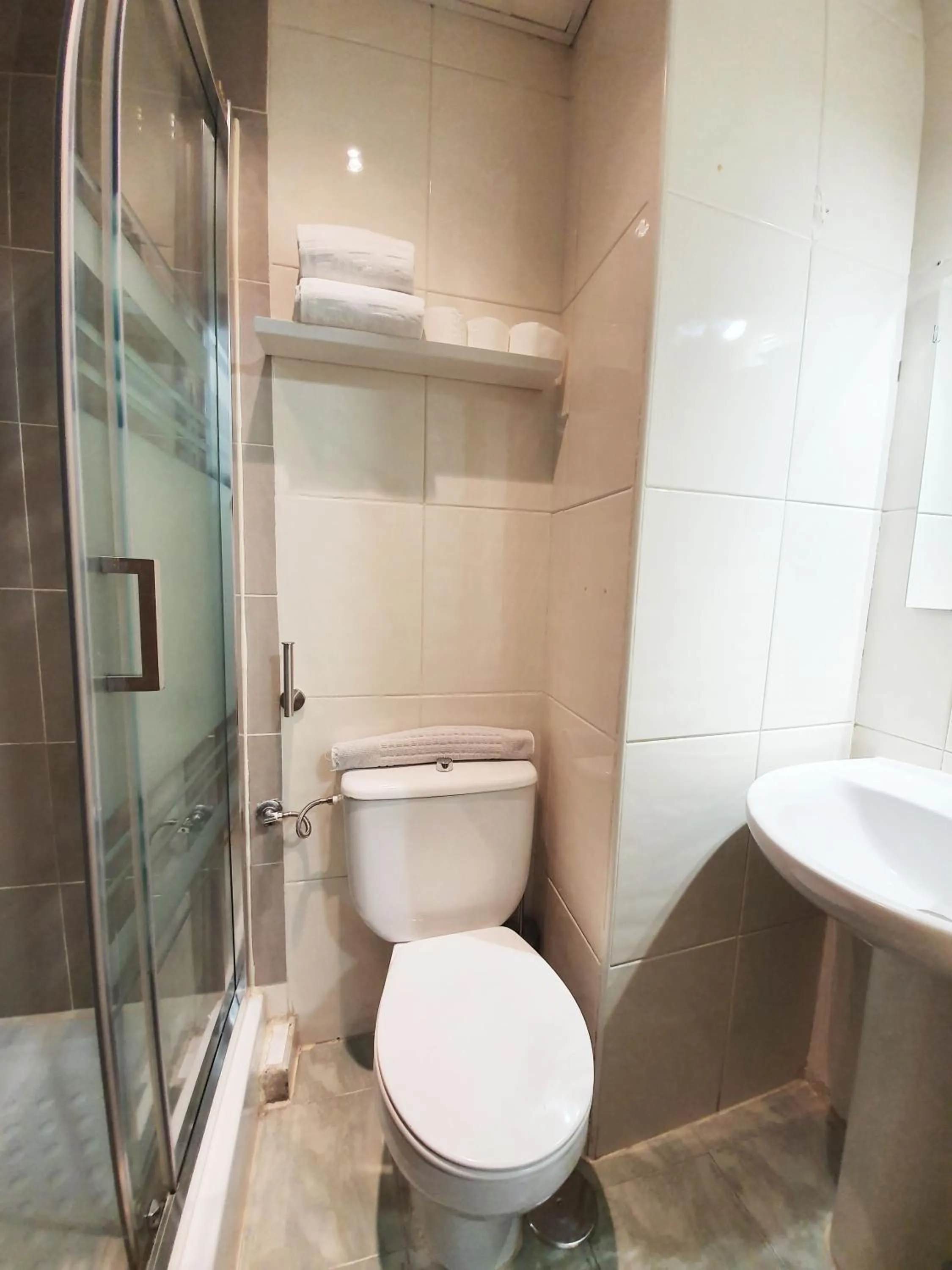 Bathroom in Hostal Alicante