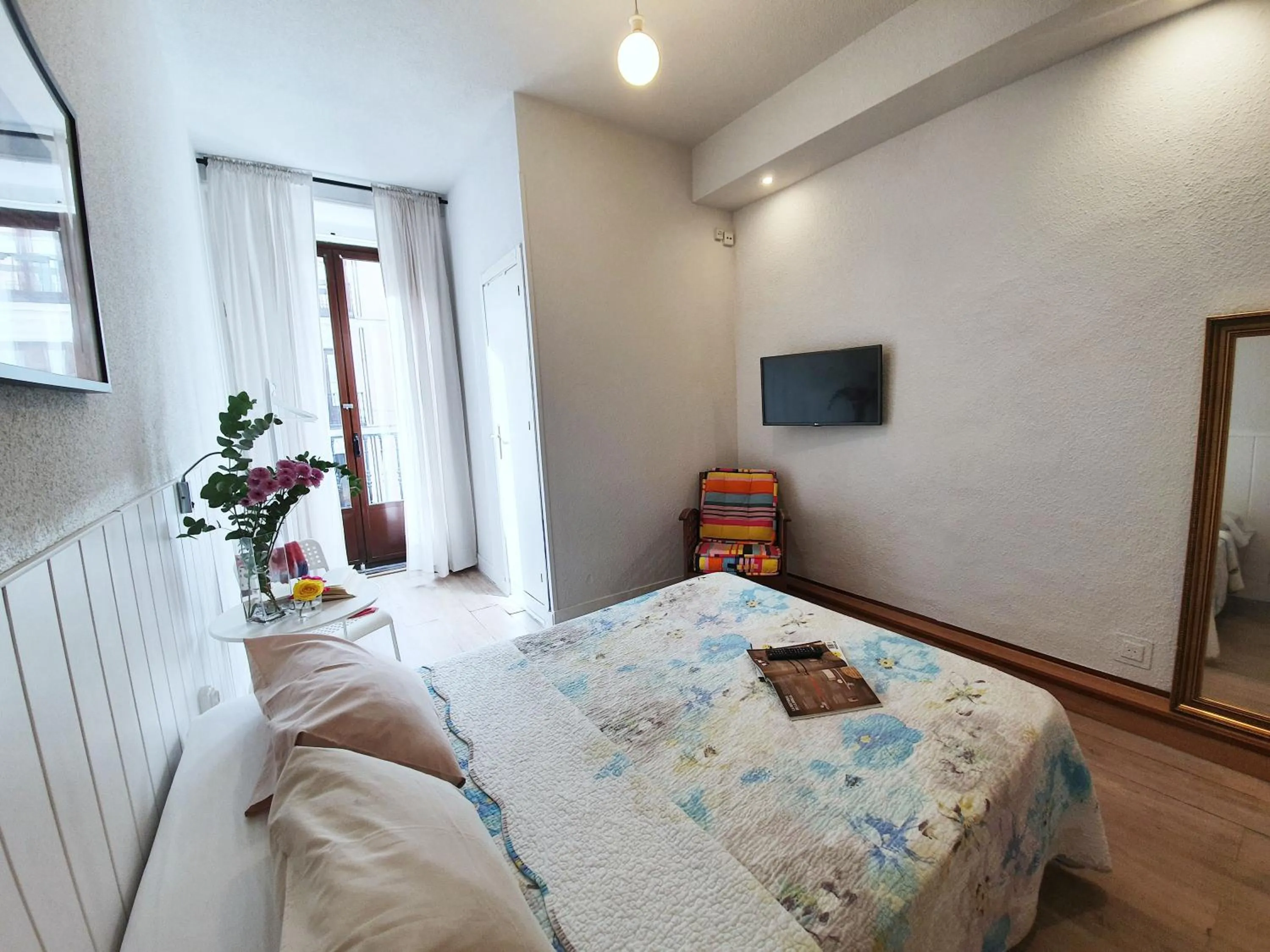 Photo of the whole room, Bed in Hostal Alicante