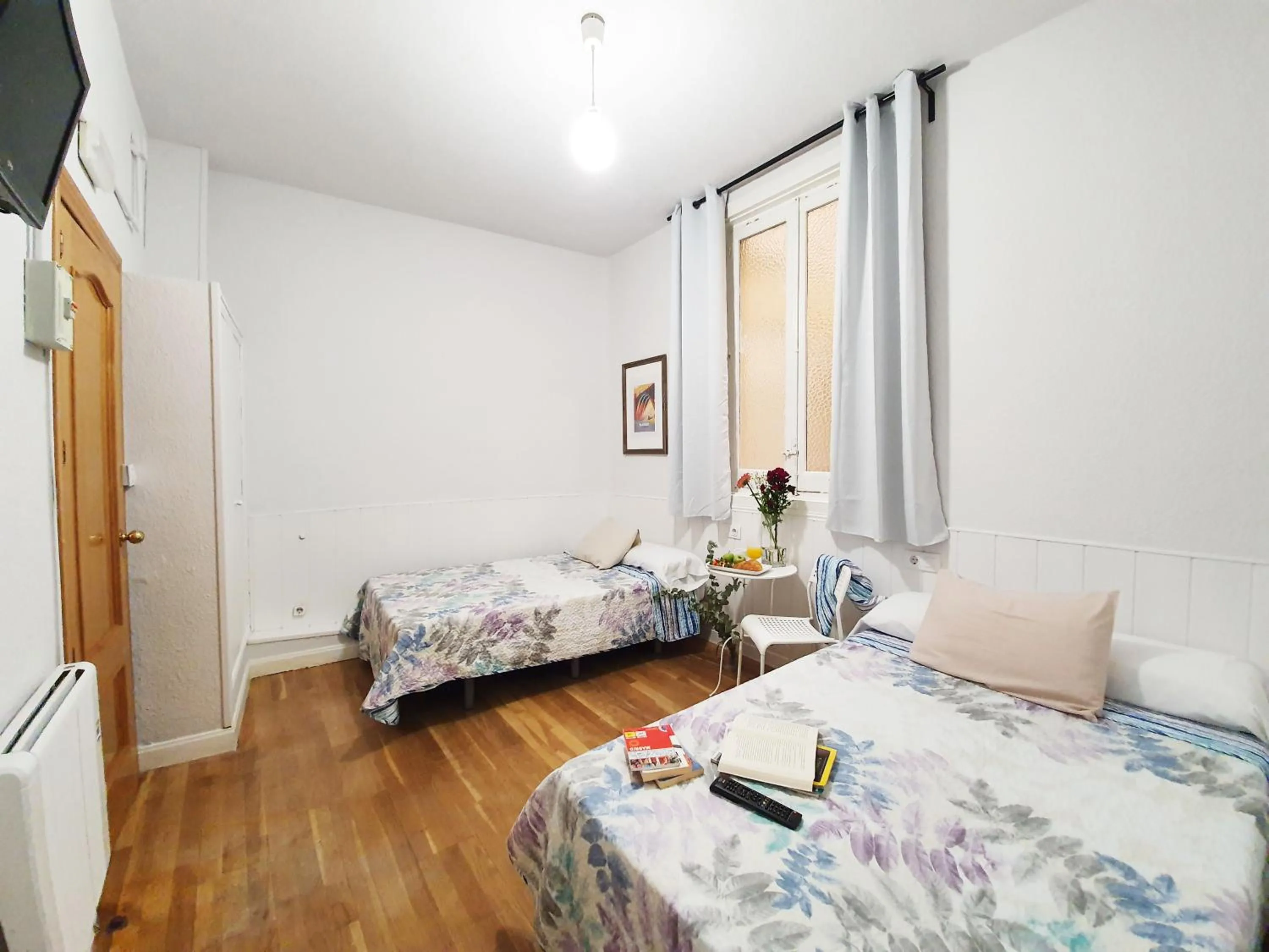 Photo of the whole room, Bed in Hostal Alicante