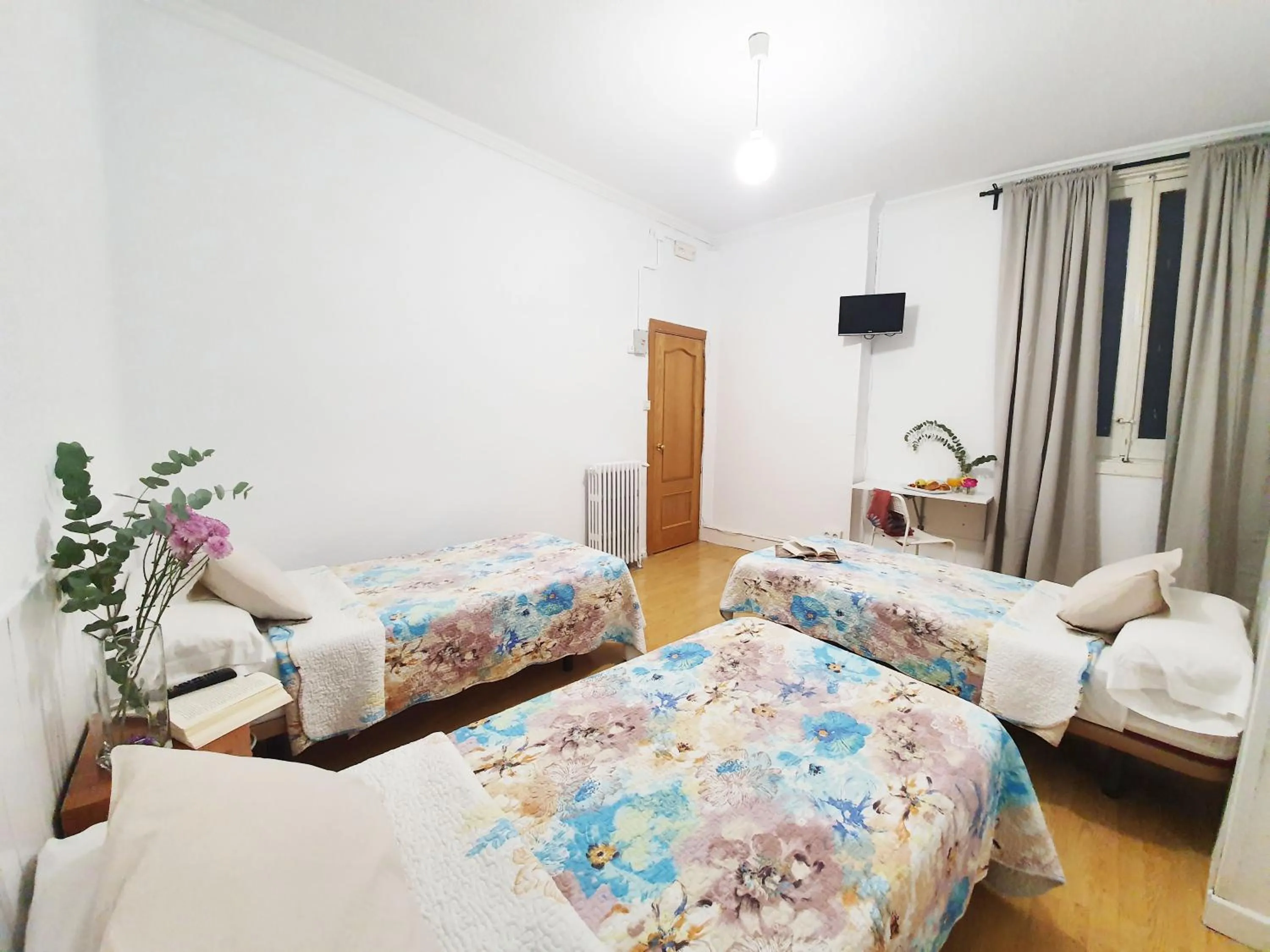 Photo of the whole room, Bed in Hostal Alicante