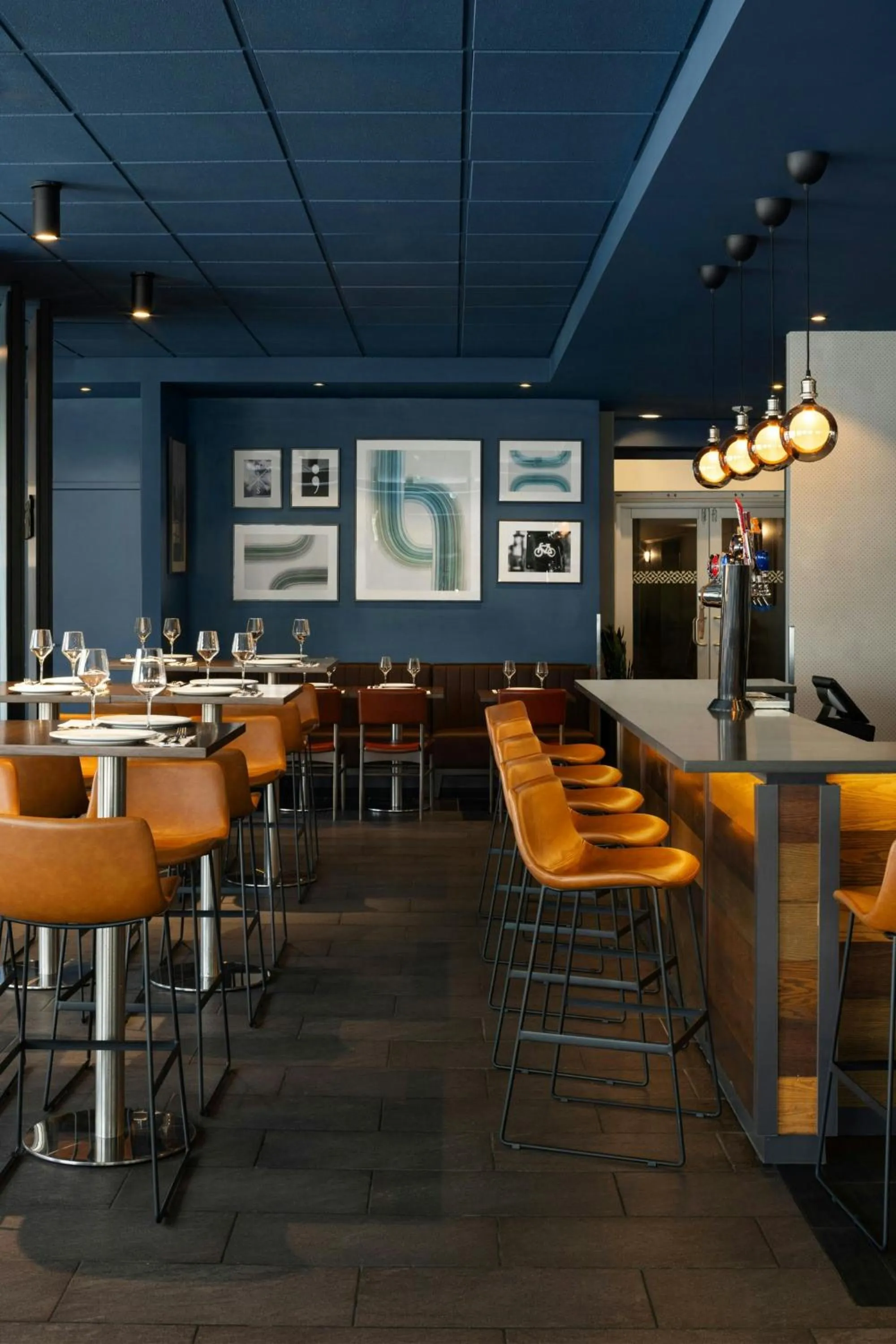 Lounge or bar in Four Points by Sheraton Surrey