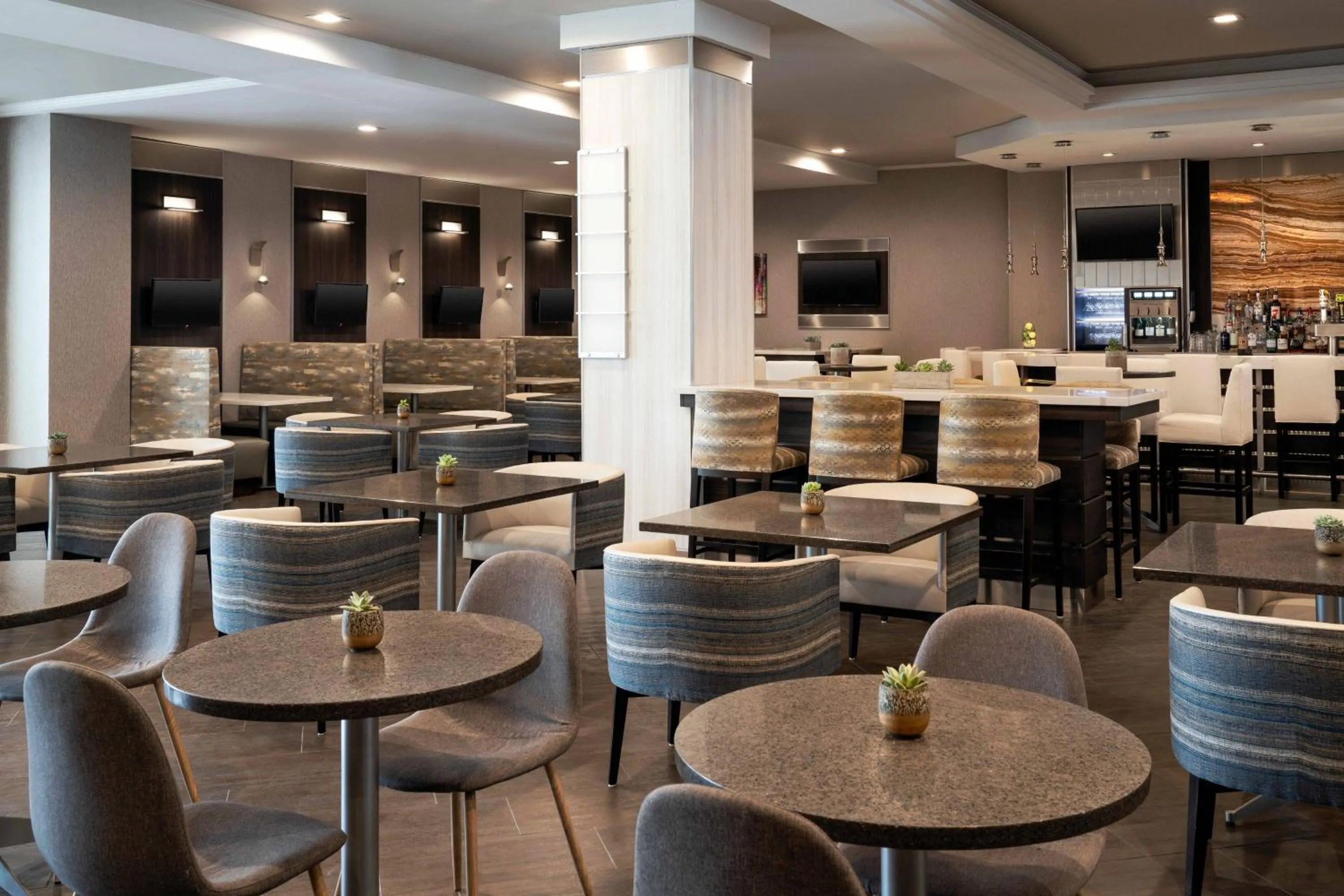 Restaurant/places to eat in Visalia Marriott at the Convention Center