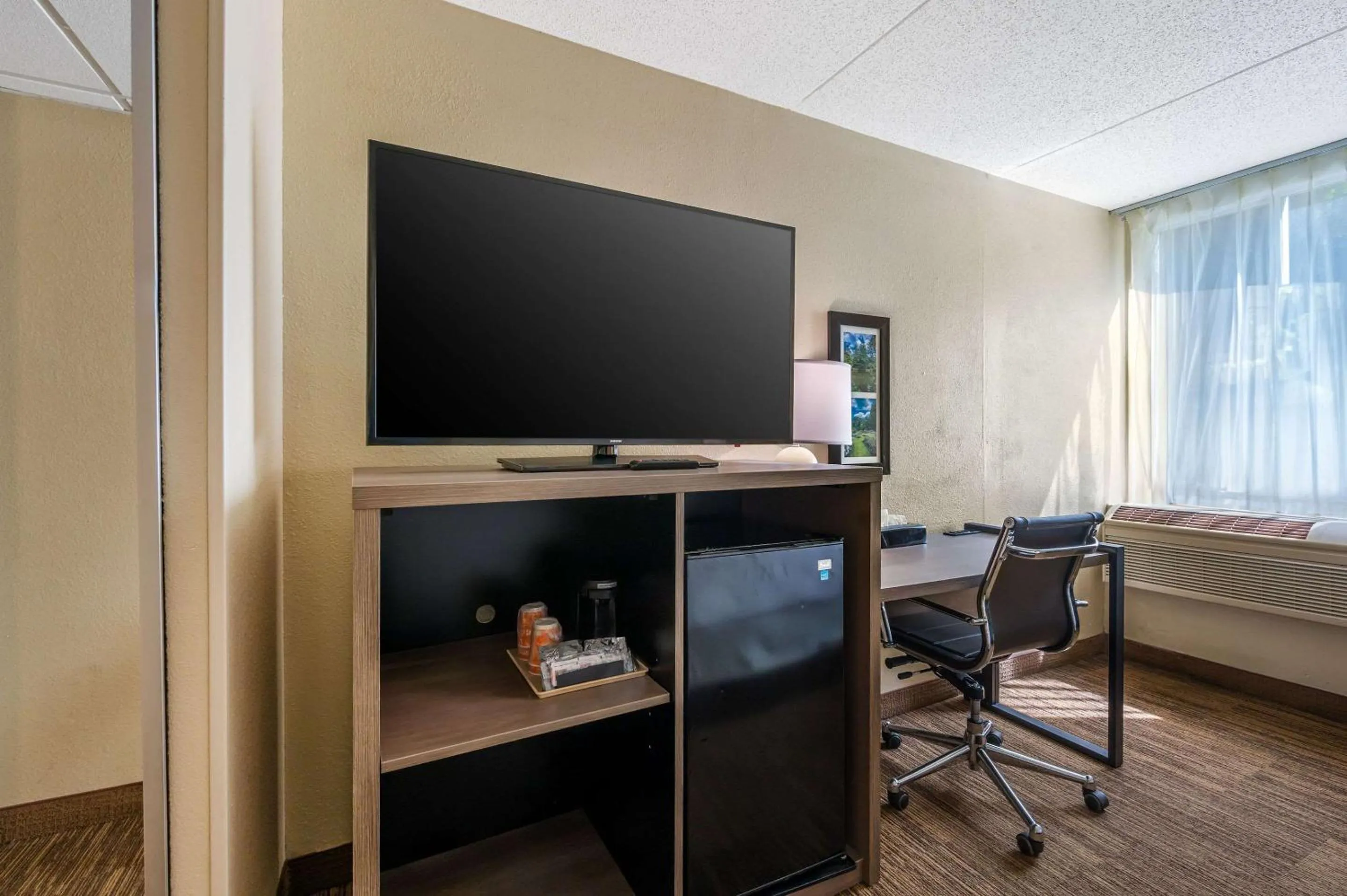 Bedroom in Comfort Inn & Suites East Hartford - Hartford