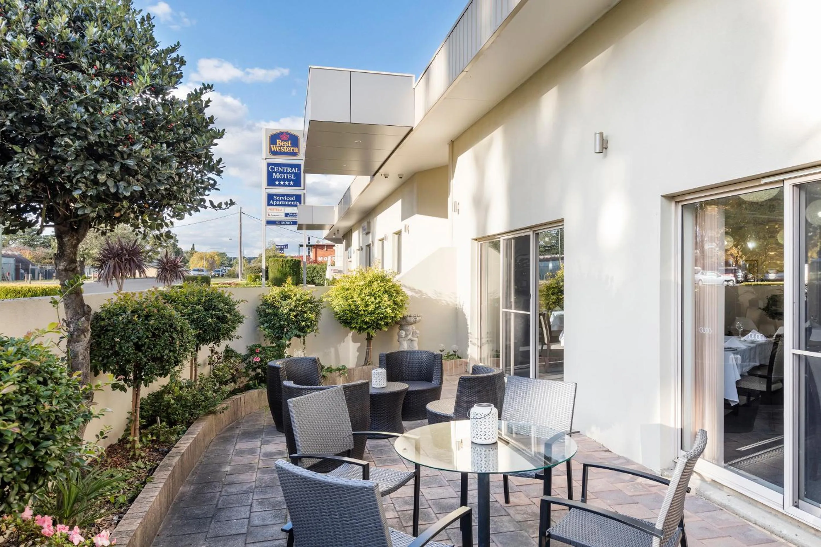 Seating area in BreakFree Queanbeyan