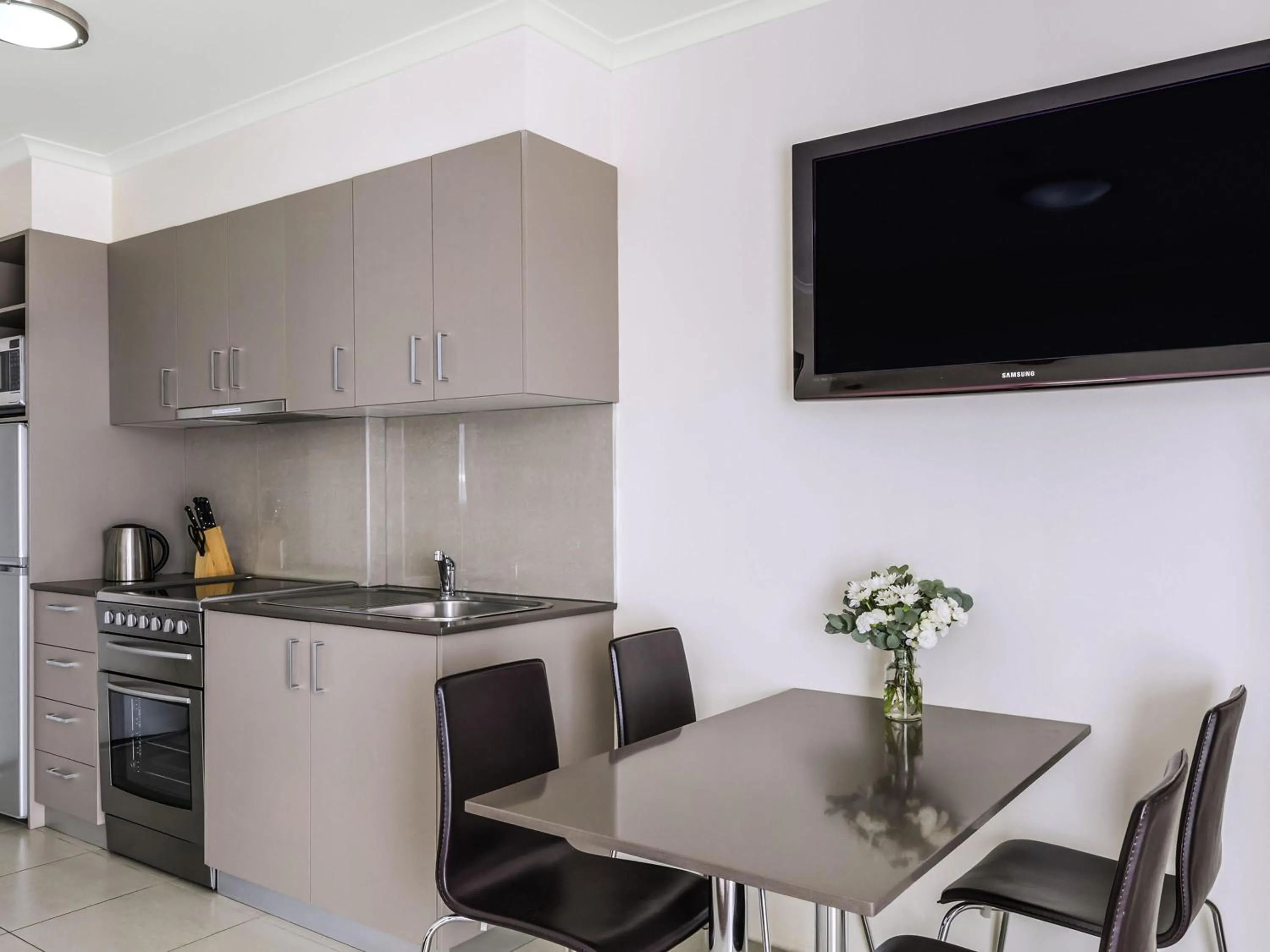 Property building in BreakFree Queanbeyan